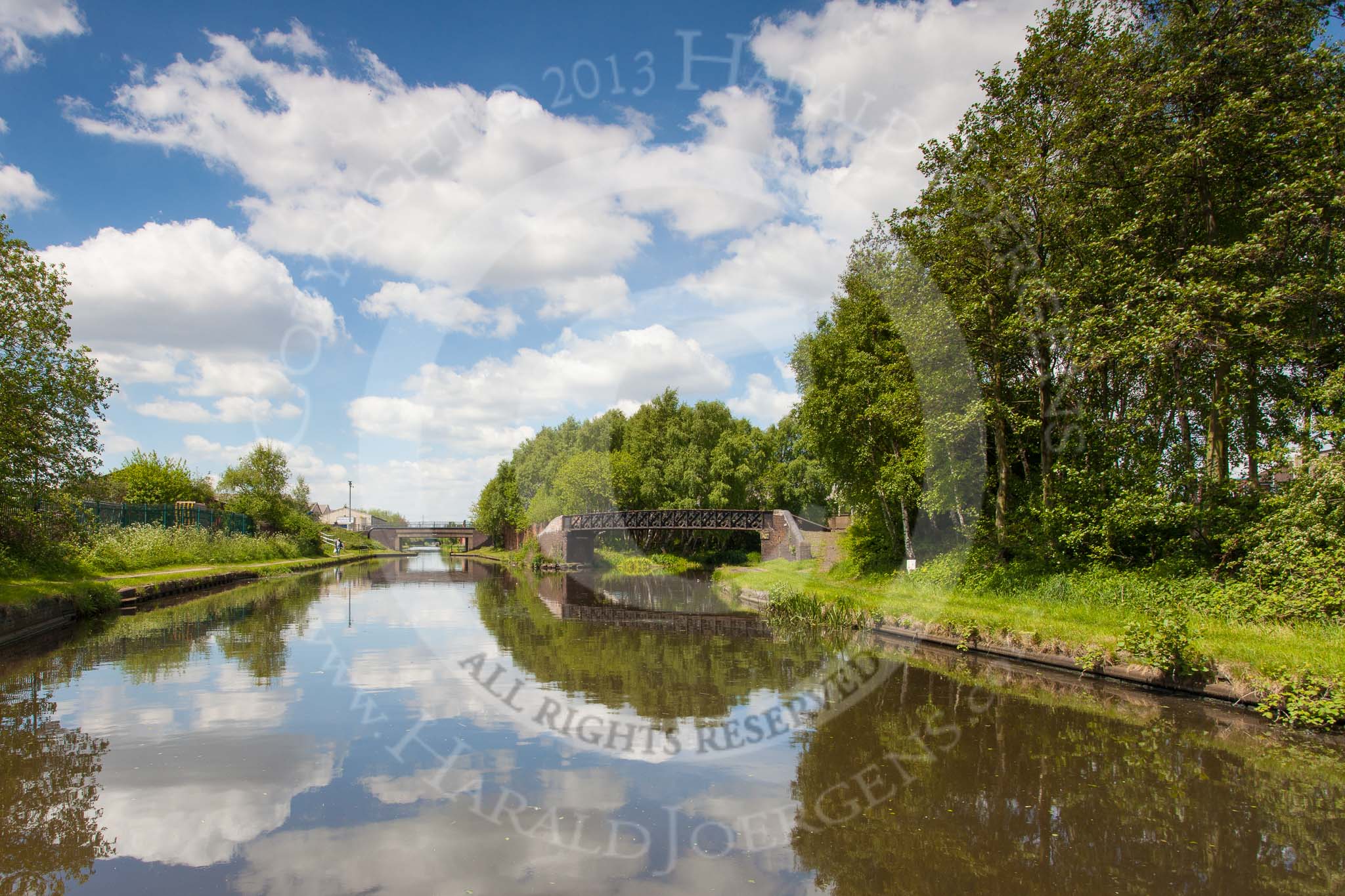 BCN Marathon Challenge 2013: Pudding Green Junction on the BCN New Main Line, where the Walsall Canal, on the right, meets the New Main Line..
Birmingham Canal Navigation,


United Kingdom,
on 25 May 2013 at 13:13, image #184