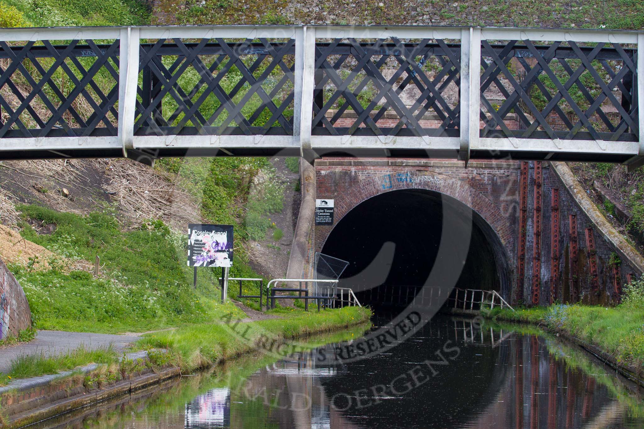 BCN Marathon Challenge 2013: The western entrance of Coseley Tunnel on the BCN New Main Line..
Birmingham Canal Navigation,


United Kingdom,
on 25 May 2013 at 17:21, image #255