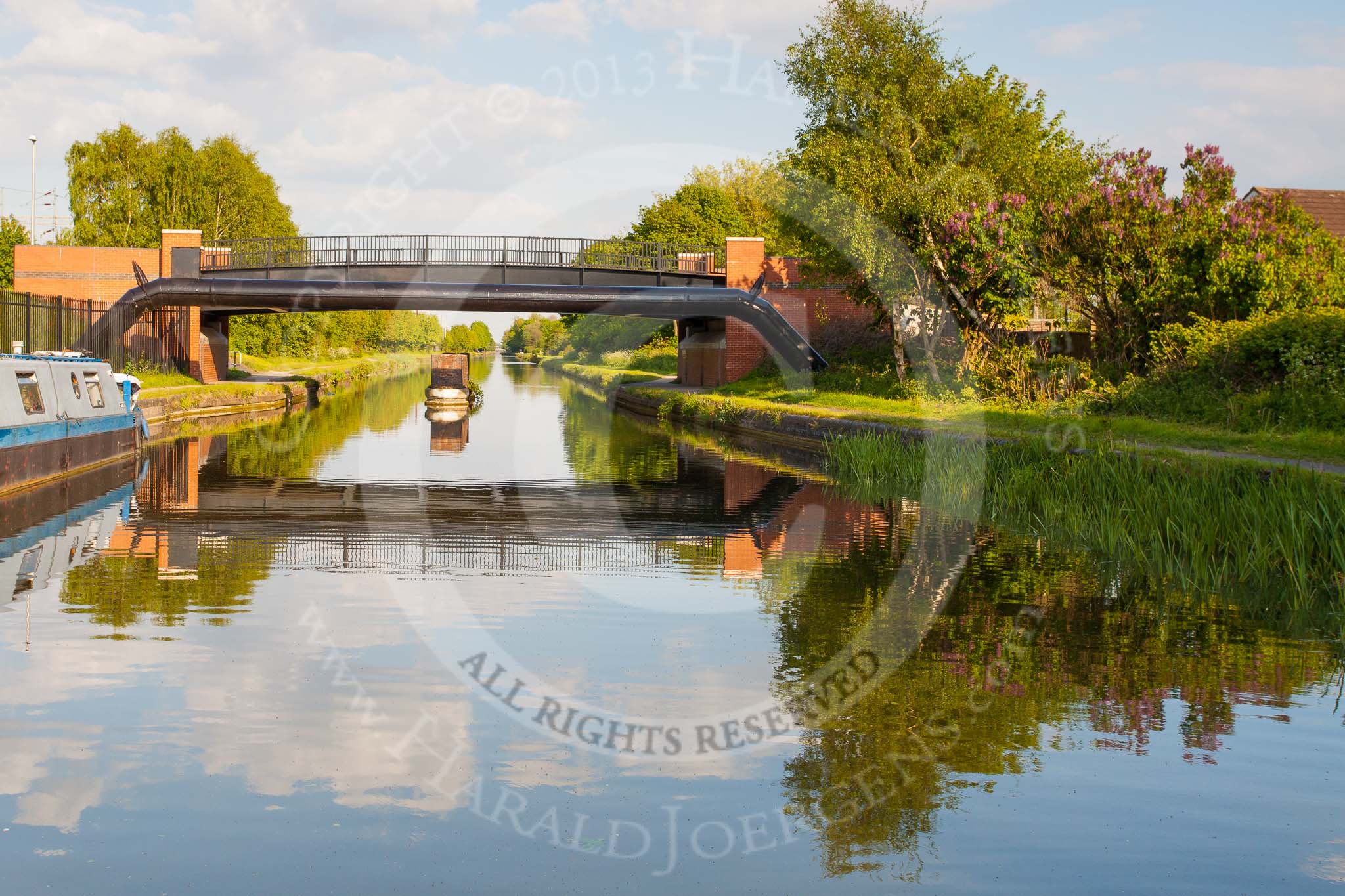 BCN Marathon Challenge 2013: Watery Lane Bridge on the BCN Main Line in Tipton, close to the site of Watery Lane Junction, where the Tipton Green and Toll End Communication joined the New Main Line..
Birmingham Canal Navigation,


United Kingdom,
on 25 May 2013 at 18:19, image #272