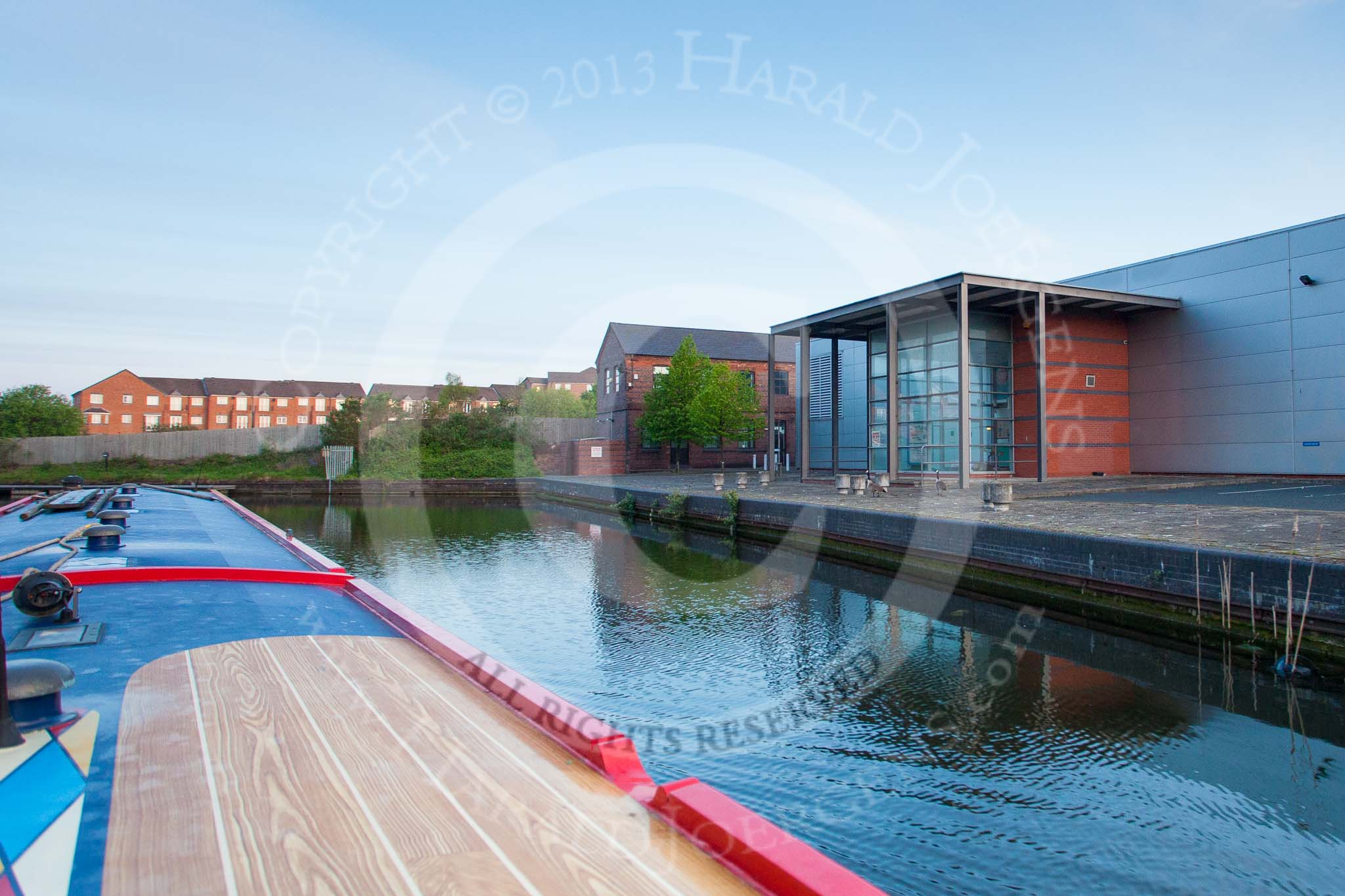 BCN Marathon Challenge 2013: NB "Folinious Mongoose", on the way from Walsall Town Wharf to Walsall Locks. On the right hand side used to be five canal basins, replaced by new developments..
Birmingham Canal Navigation,


United Kingdom,
on 26 May 2013 at 05:05, image #336