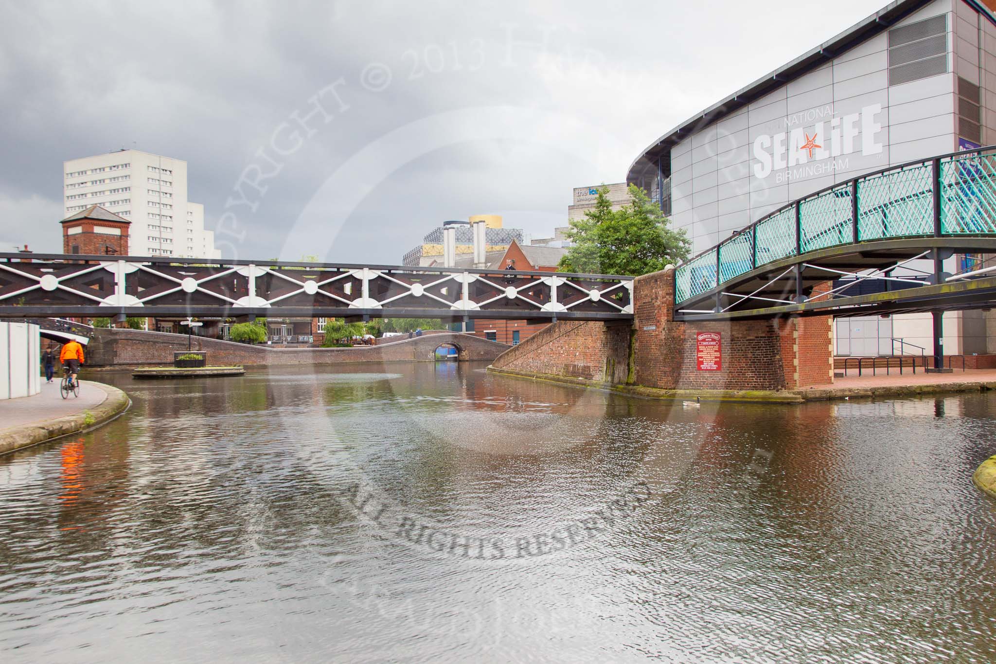 BCN Marathon Challenge 2014: Old Turn Junction on the BCN Main Line. On the right is Oozells Street Loop, Farmers Bridge Locks are on the left. The factory bridge centre right leads to Brewery Wharf.
Birmingham Canal Navigation,


United Kingdom,
on 23 May 2014 at 13:32, image #5