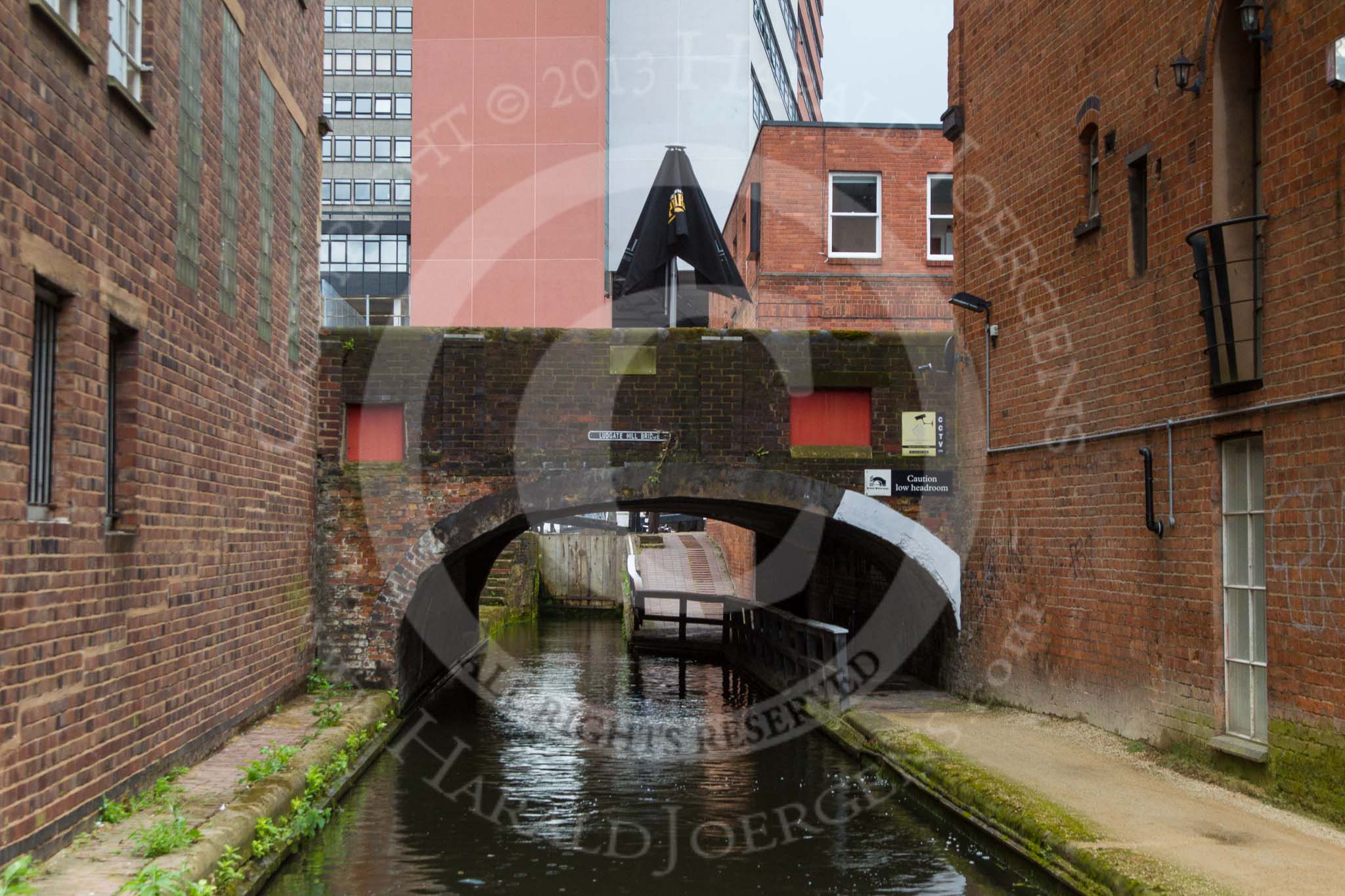 BCN Marathon Challenge 2014: Old and new at the Farmers Bridge Flight, Birmingham & Fazeley Canal, at Ludgate Hill Bridge, where the canal is dwarfed by a modern office block and the BT Tower..
Birmingham Canal Navigation,


United Kingdom,
on 23 May 2014 at 14:57, image #34