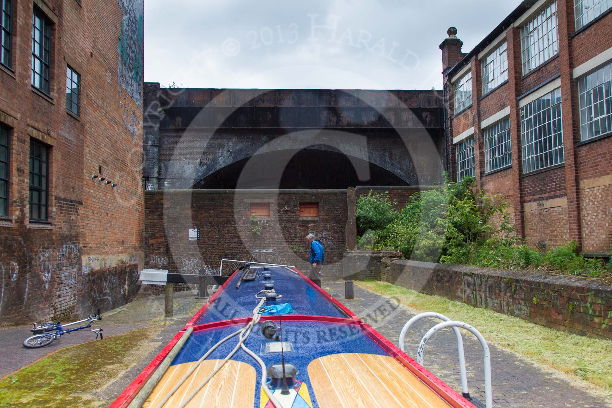 BCN Marathon Challenge 2014: Birmingham & Fazeley Canal, Farmers Bridge Locks: The canal continues, behind the lock, under Livery Street Bridge and the much later built railway bridge..
Birmingham Canal Navigation,


United Kingdom,
on 23 May 2014 at 15:01, image #37