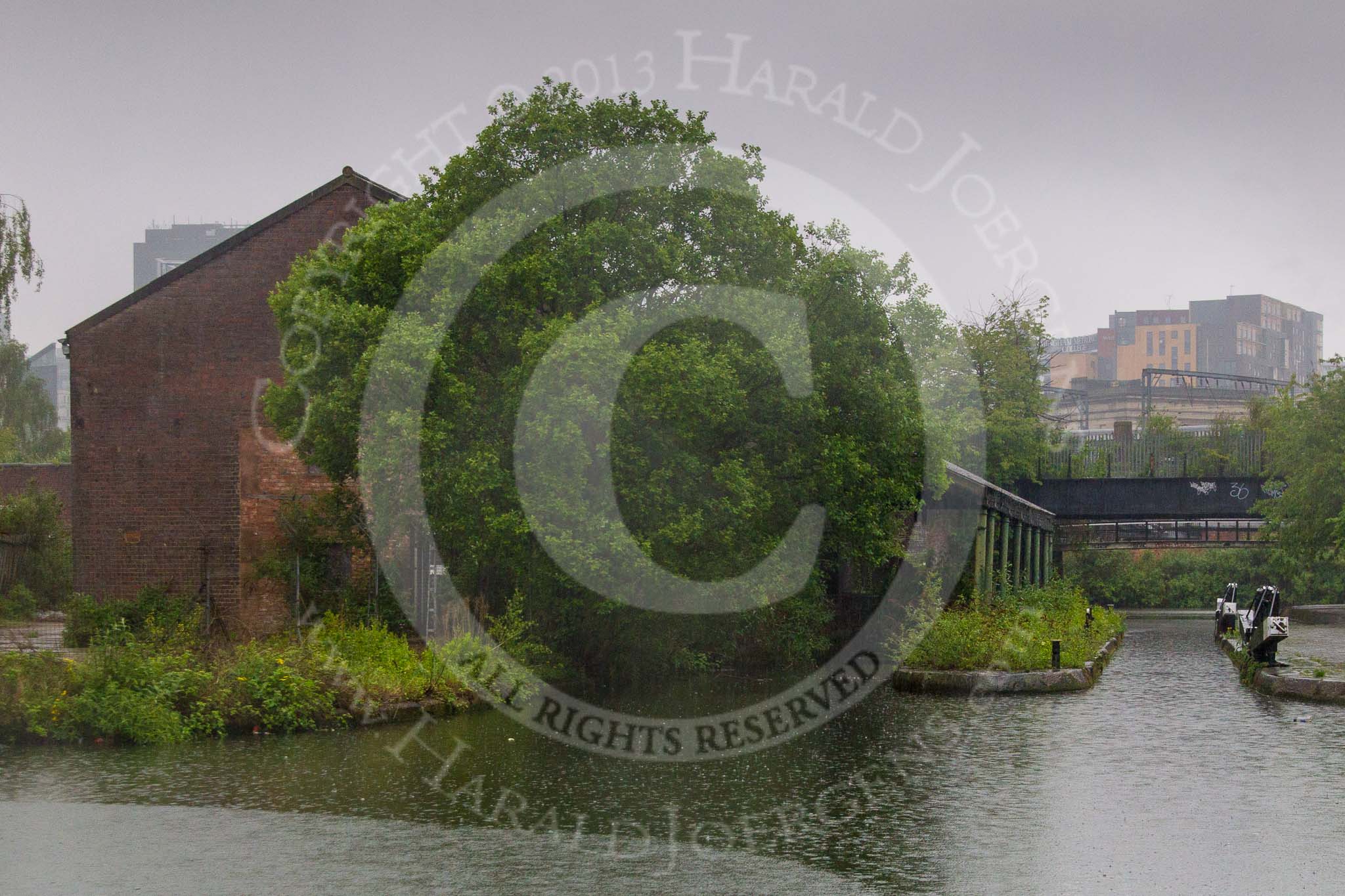 BCN Marathon Challenge 2014: Warwick Bar stop lock, and Warwick Wharf on the left on the Grand Union (Warwick & Birmingham Junction Canal) close to Digbeth Junction.
Birmingham Canal Navigation,


United Kingdom,
on 24 May 2014 at 09:30, image #92