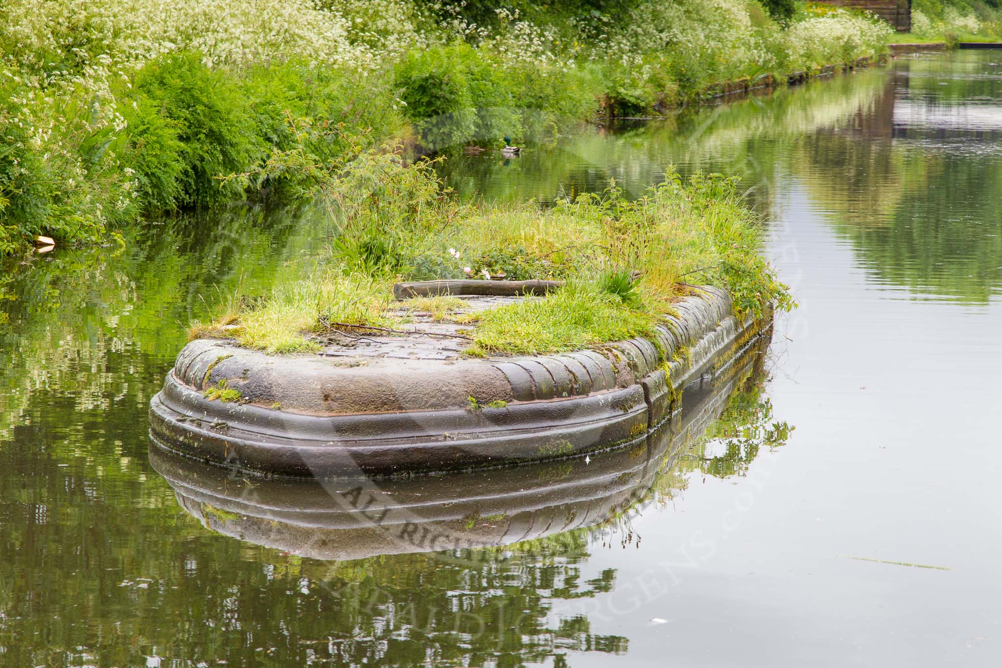 BCN Marathon Challenge 2014: Not a toll island on the summit level of the Tame Valley Canal - it's a safeguard in case of a breach of the canal, as stop planks can be inserted each side of the island to stem the flow of water..
Birmingham Canal Navigation,


United Kingdom,
on 24 May 2014 at 14:37, image #130