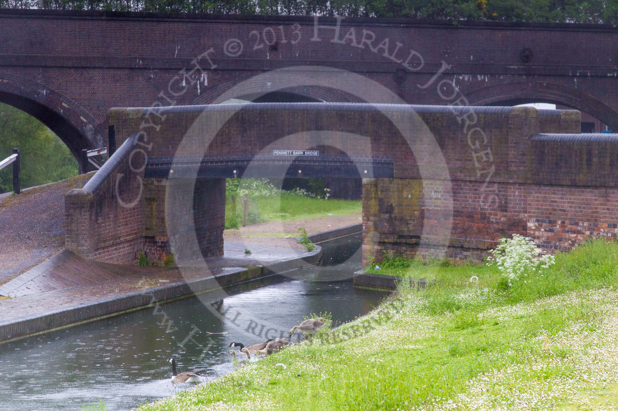 BCN Marathon Challenge 2014: Pensnett Basin Bridge, next to Parkhead Lock No 2. The basin is the remaining part of the Pensnett (Lord Ward's) Canal.
Birmingham Canal Navigation,


United Kingdom,
on 25 May 2014 at 07:57, image #221