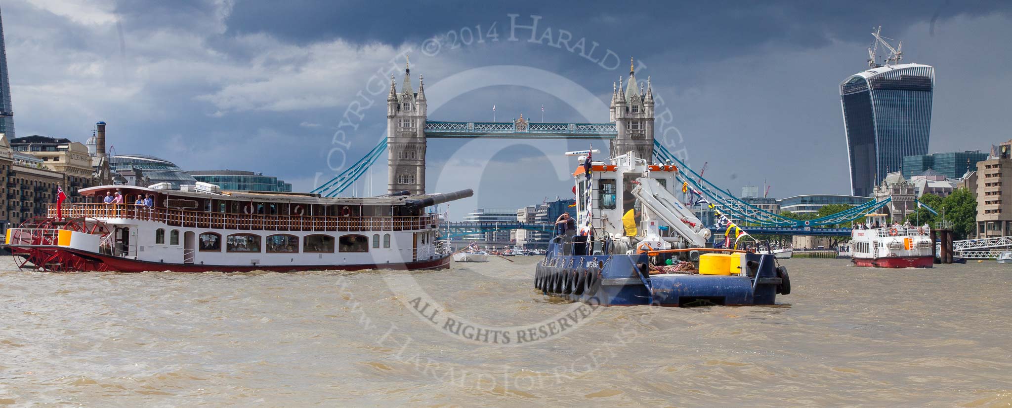 TOW River Thames Barge Driving Race 2014.
River Thames between Greenwich and Westminster,
London,

United Kingdom,
on 28 June 2014 at 13:27, image #236