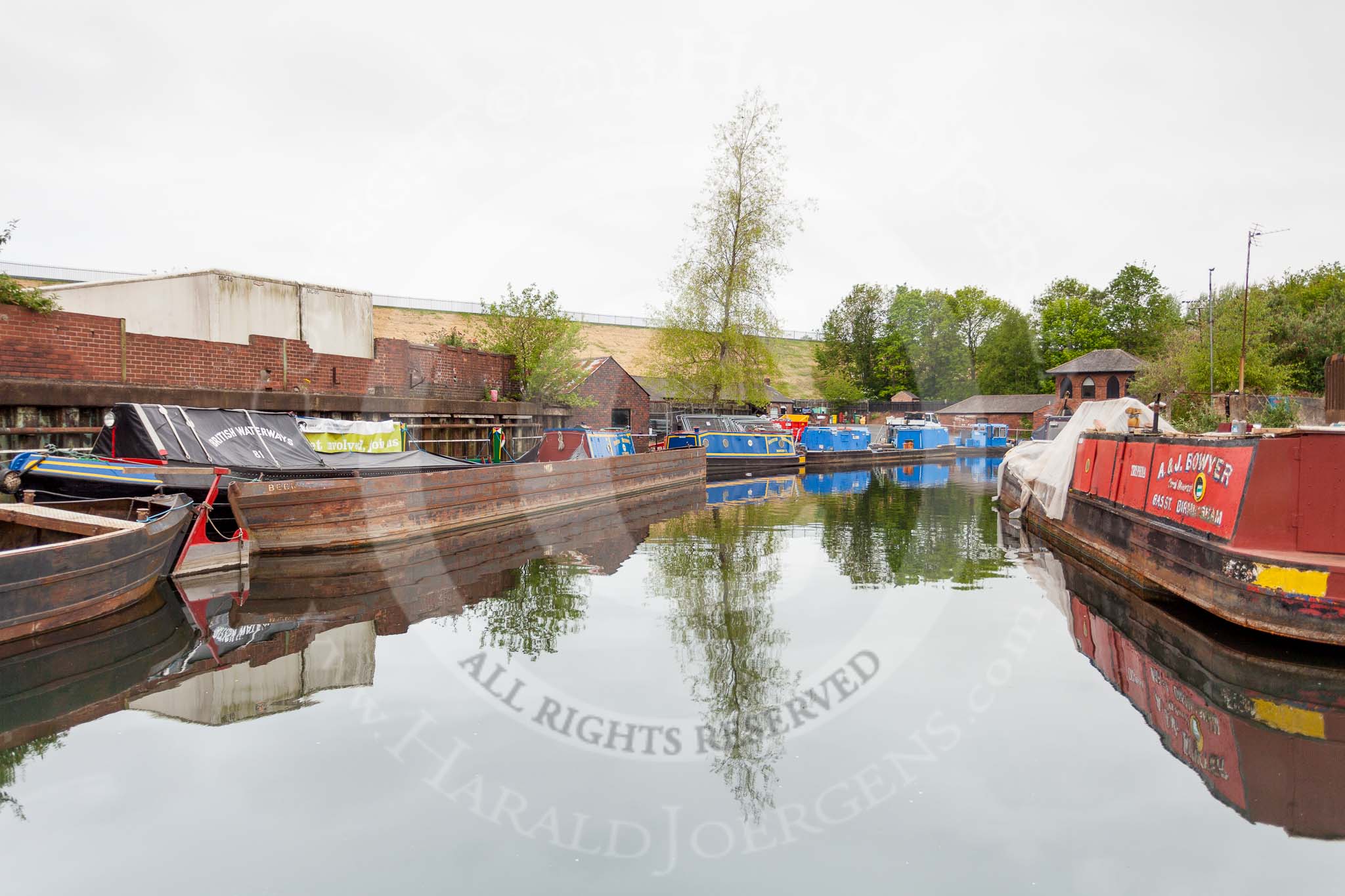 BCN 24h Marathon Challenge 2015: The Canal & River Trust maintenance depot at Icknield Port, with the dam of Rotton Park Reservoir behind.
Birmingham Canal Navigations,



on 23 May 2015 at 08:49, image #17