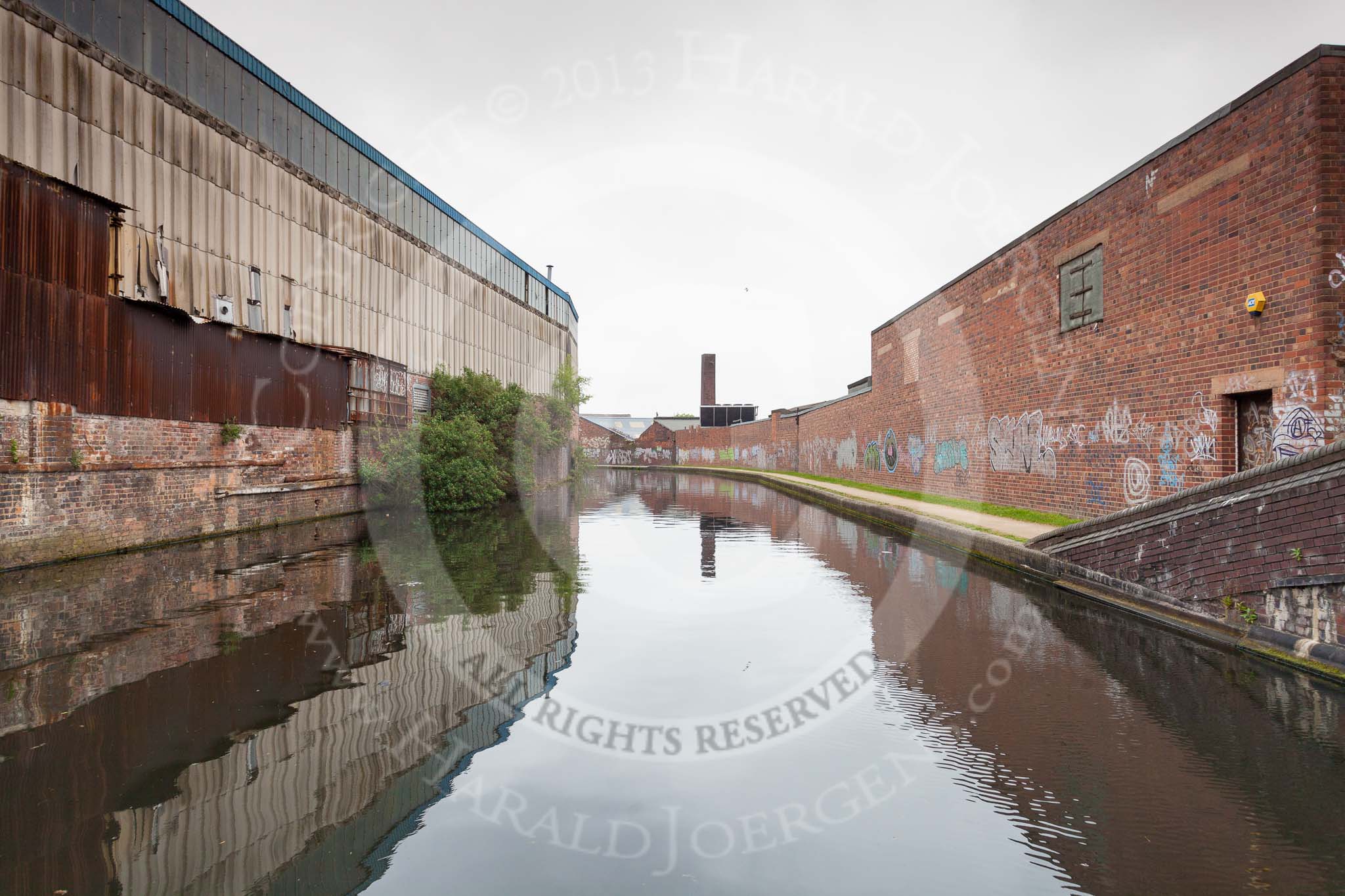 BCN 24h Marathon Challenge 2015: Old industry at the Soho Loop. In a few years or decades this will be history, and replaced by housing developments or a business park, probably with less character than the old industry.
Birmingham Canal Navigations,



on 23 May 2015 at 08:59, image #26