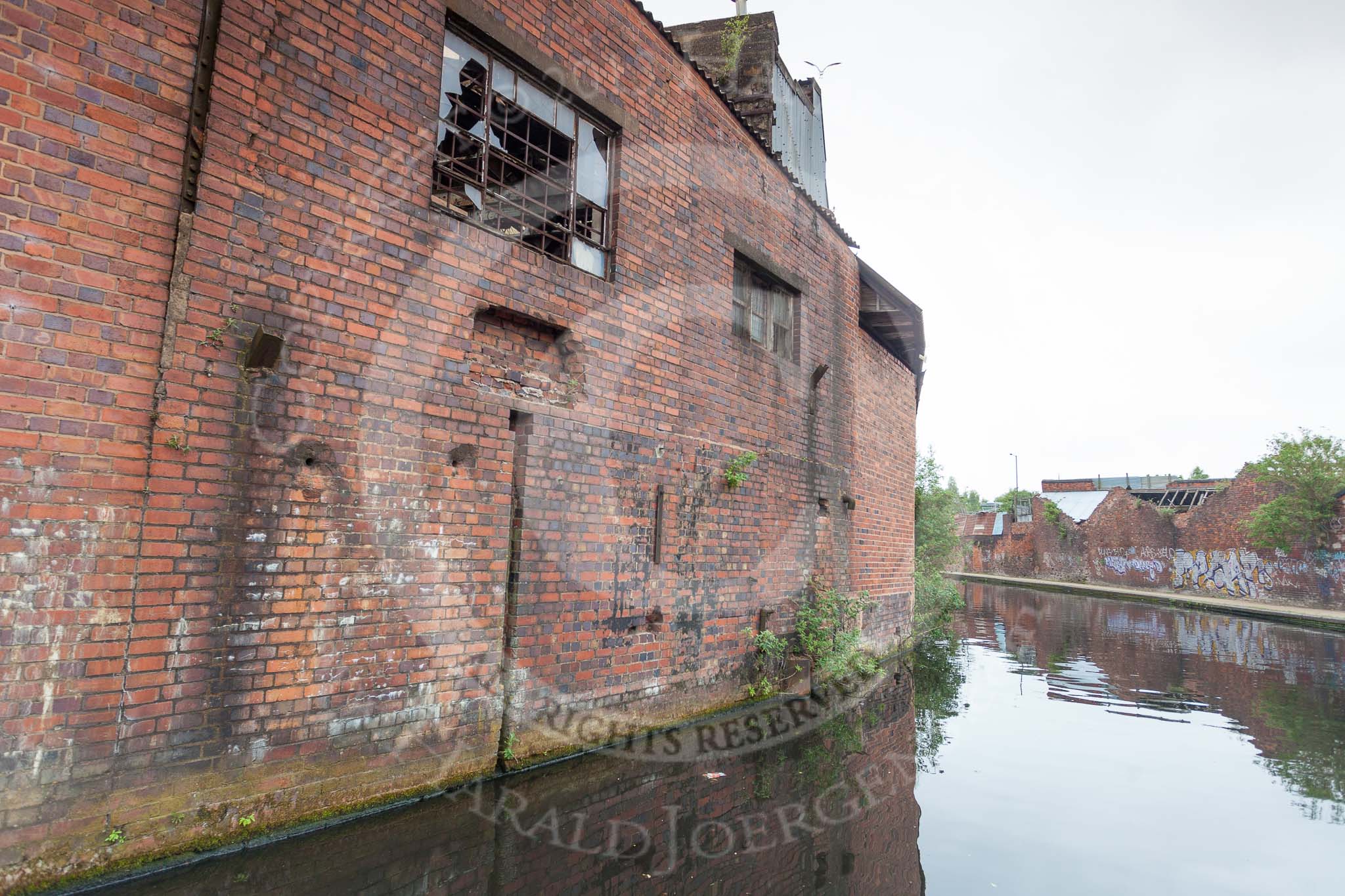 BCN 24h Marathon Challenge 2015: Old industry at the Soho Loop. In a few years or decades this will be history, and replaced by housing developments or a business park, probably with less character than the old industry.
Birmingham Canal Navigations,



on 23 May 2015 at 09:00, image #27