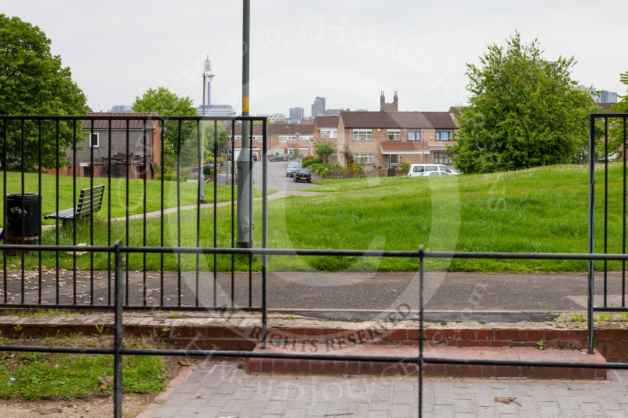 BCN 24h Marathon Challenge 2015: View from the Soho Loop towards the Birmingham City Centre with the BT Tower. The house on the left seems to be in a bad state, similar to the old industry along the canal.
Birmingham Canal Navigations,



on 23 May 2015 at 09:03, image #29