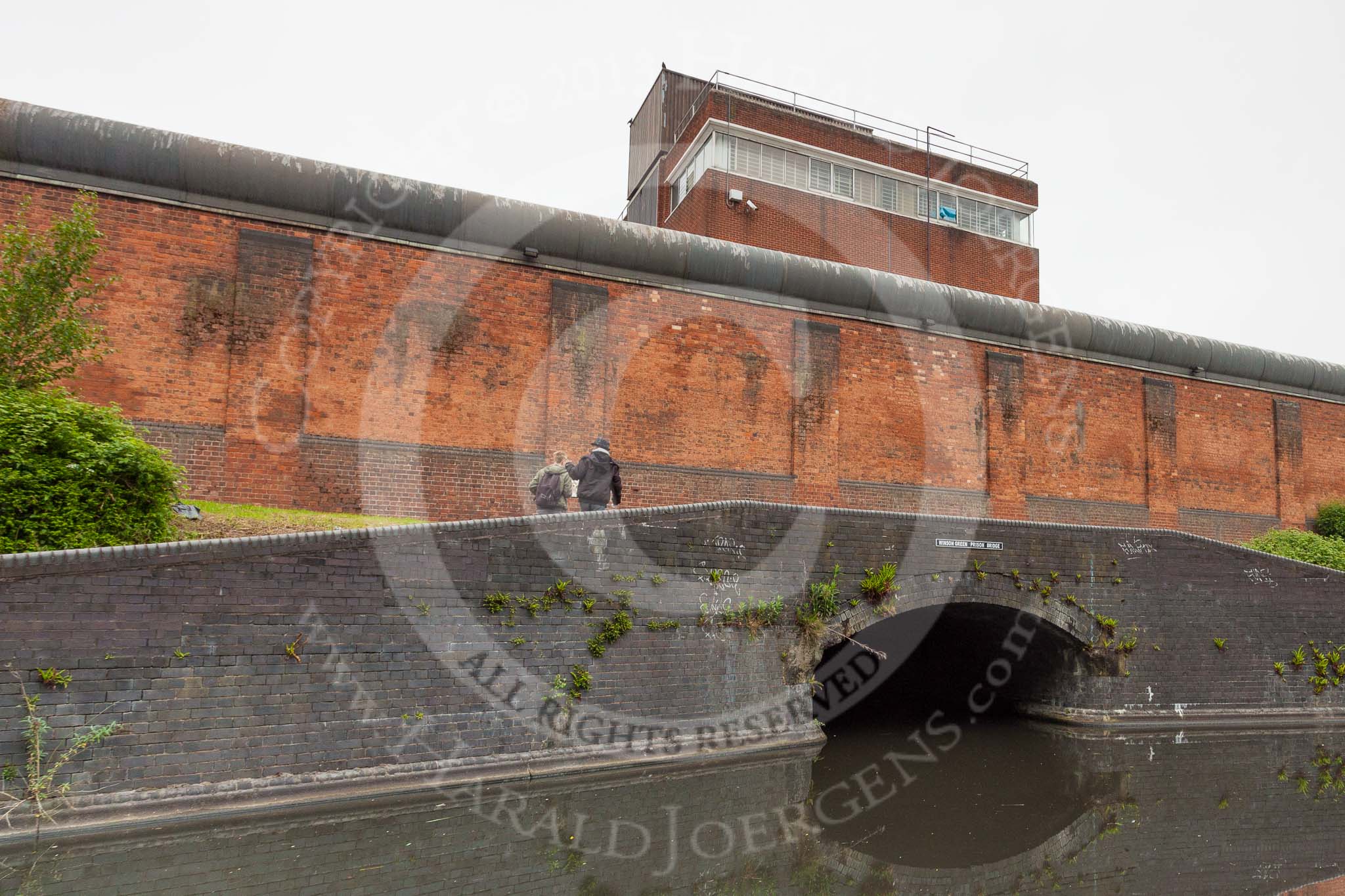 BCN 24h Marathon Challenge 2015: Winson Green Prison Bridge, with Winson Green Prison behind.
Birmingham Canal Navigations,



on 23 May 2015 at 09:44, image #39
