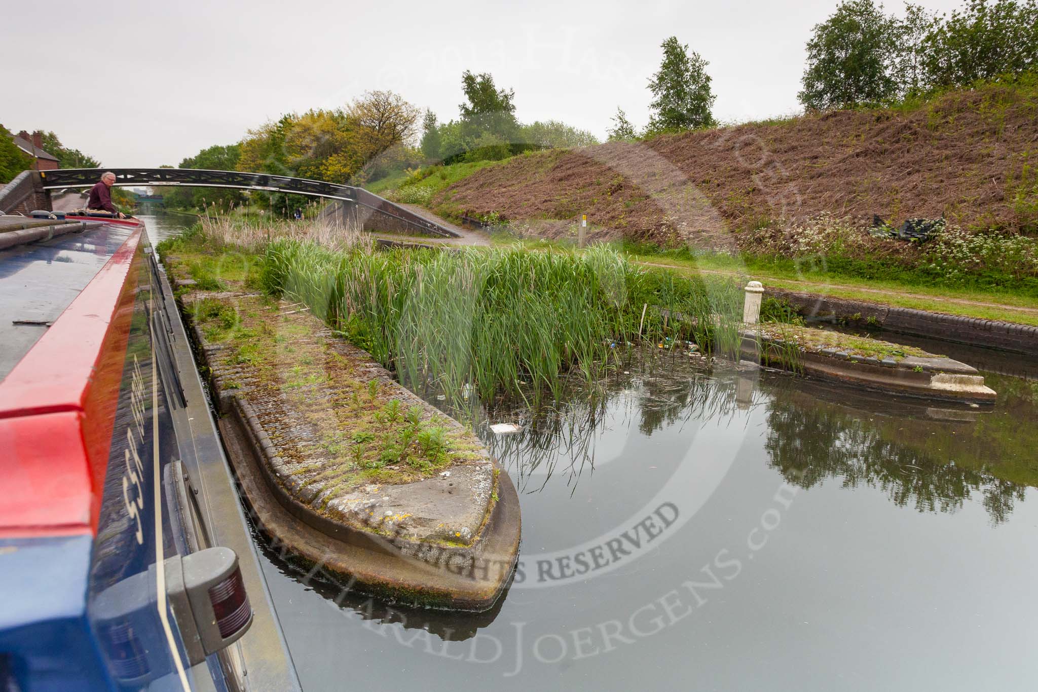 BCN 24h Marathon Challenge 2015: "Felonious Mongoose" passing Winson Green toll island on the BCN Main Line, behind is Winson Green Roving Bridge.
Birmingham Canal Navigations,



on 23 May 2015 at 09:50, image #44