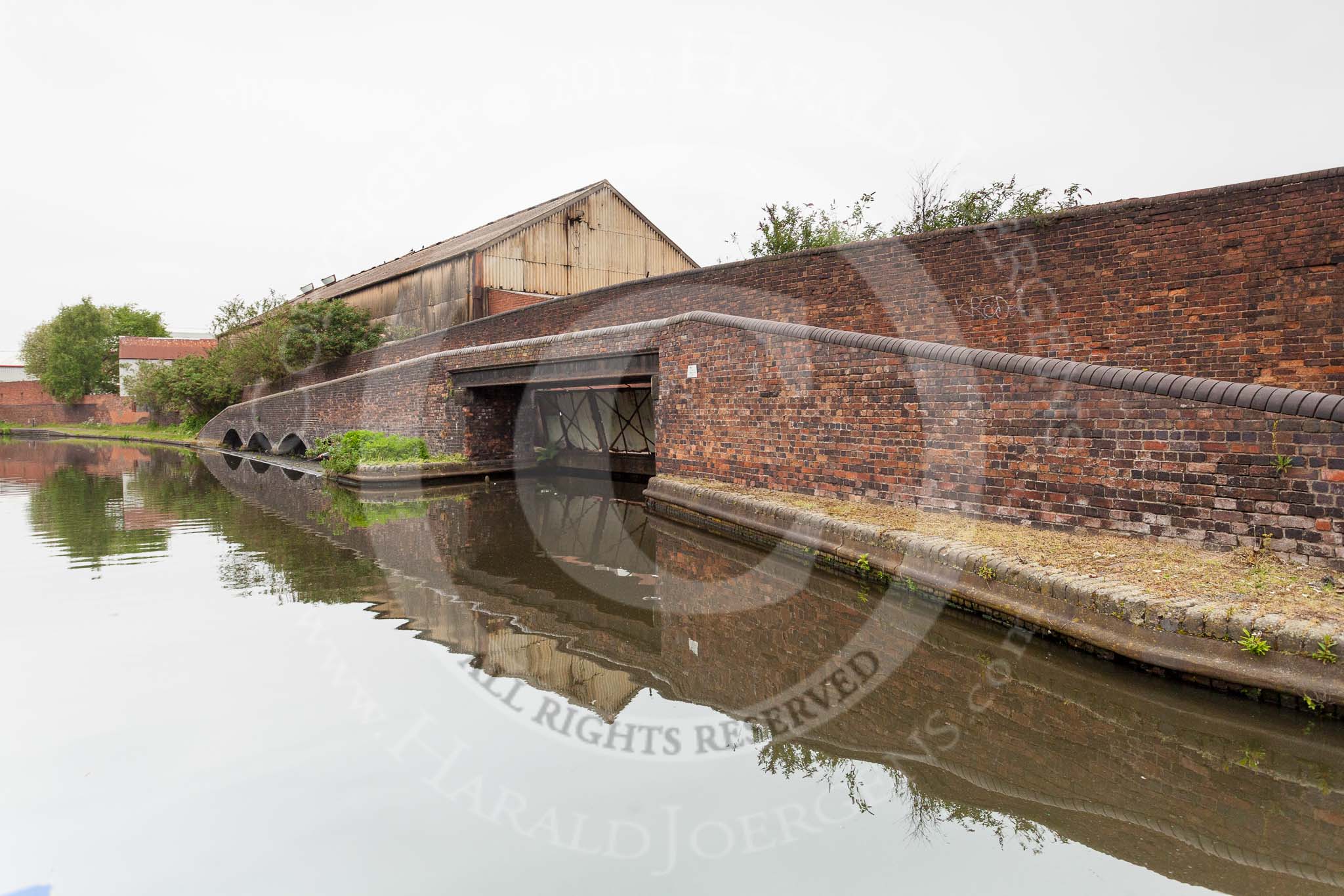 BCN 24h Marathon Challenge 2015: Factory Bridge that once served Woodford Iron Works on the Old Main Line at Smethwick Junction.
Birmingham Canal Navigations,



on 23 May 2015 at 10:07, image #57
