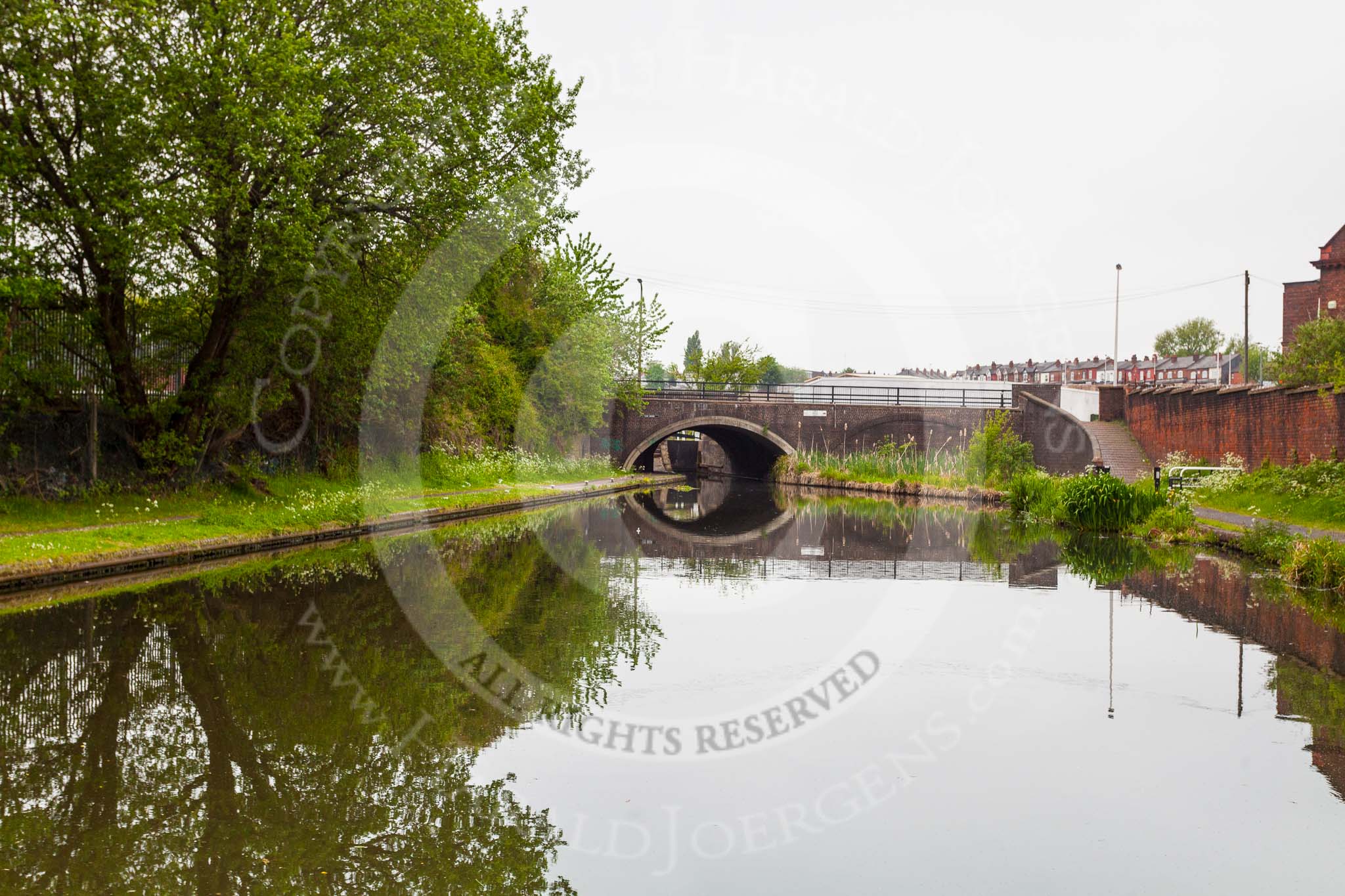 BCN 24h Marathon Challenge 2015: Pope Bridge, with Smethwick Bottom Lock No 3 behind, on the BCN Old Main Line. The right arch of the bridge was for Brindley's orginal locks, the locks on the left is for Smeaton's duplicate flight..
Birmingham Canal Navigations,



on 23 May 2015 at 10:09, image #58