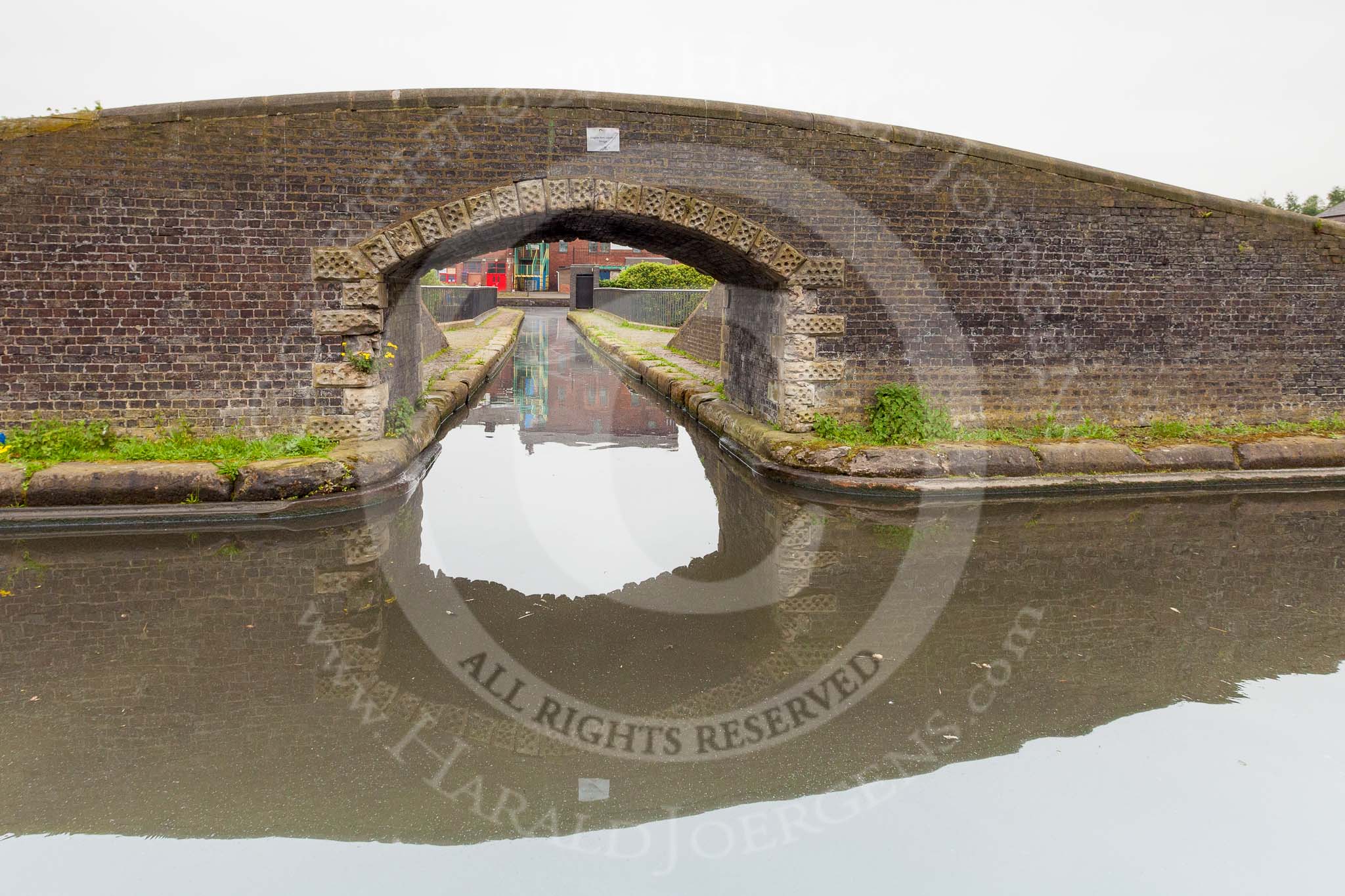 BCN 24h Marathon Challenge 2015: Engine Arm Junction Bridge, with the Telford Aqueduct behind, seen from the Old Main Line near Smethwick Top Lock.
Birmingham Canal Navigations,



on 23 May 2015 at 10:38, image #68