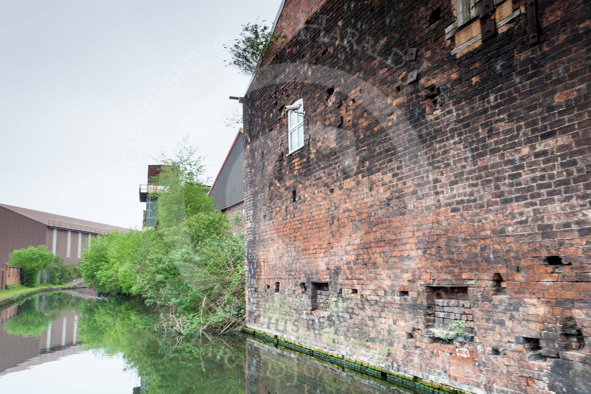 BCN 24h Marathon Challenge 2015: Trees growing out of the walls of an old factory on the BCN Engine Arm. In all this dereliction, there is a new window with a CCTV camera - someone seems to be working there.
Birmingham Canal Navigations,



on 23 May 2015 at 10:44, image #71