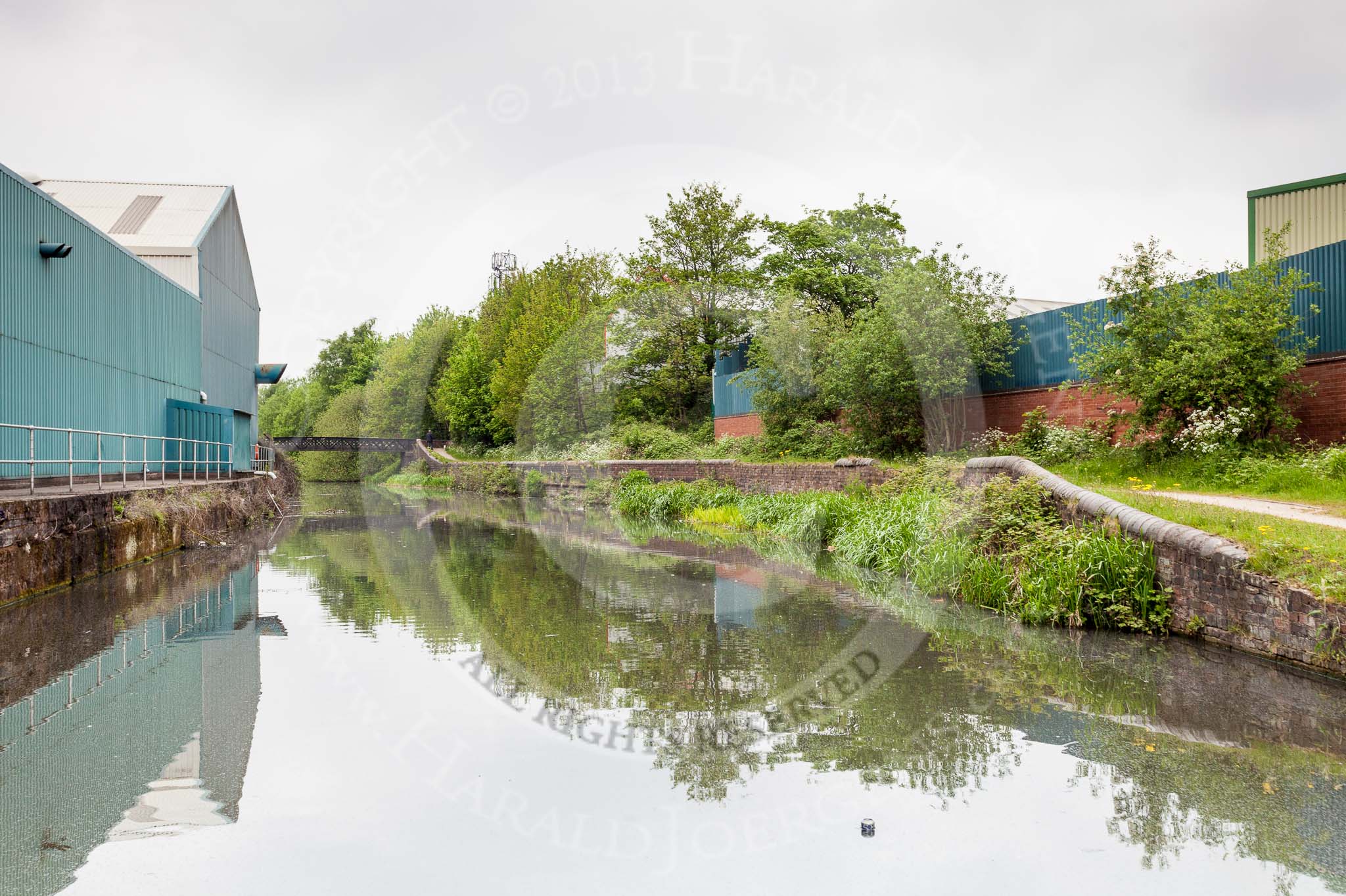 BCN 24h Marathon Challenge 2015: The Wednesbury Old Canal near Pudding Green Junction. The Izon Branch ued to be on the left, and the Union Branch on the right in front of the bridge.
Birmingham Canal Navigations,



on 23 May 2015 at 12:52, image #105