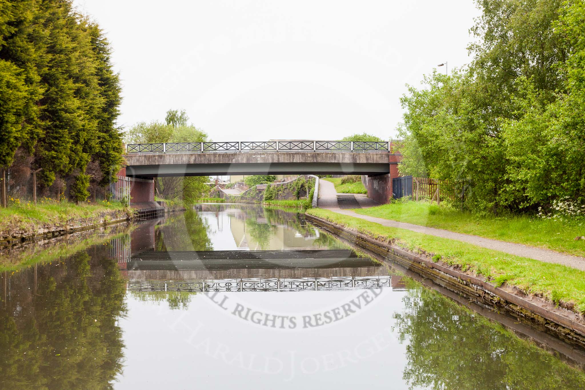 BCN 24h Marathon Challenge 2015: On the Wyrley & Essington Canal at Swan Garden Bridge, approaching Horseley Fields Junction. The first factory bridge between the bridge and the junction, on the right, served a railway interchange basin for the LMS Canal Depot, the next two served the British Steel works.
Birmingham Canal Navigations,



on 24 May 2015 at 08:14, image #162
