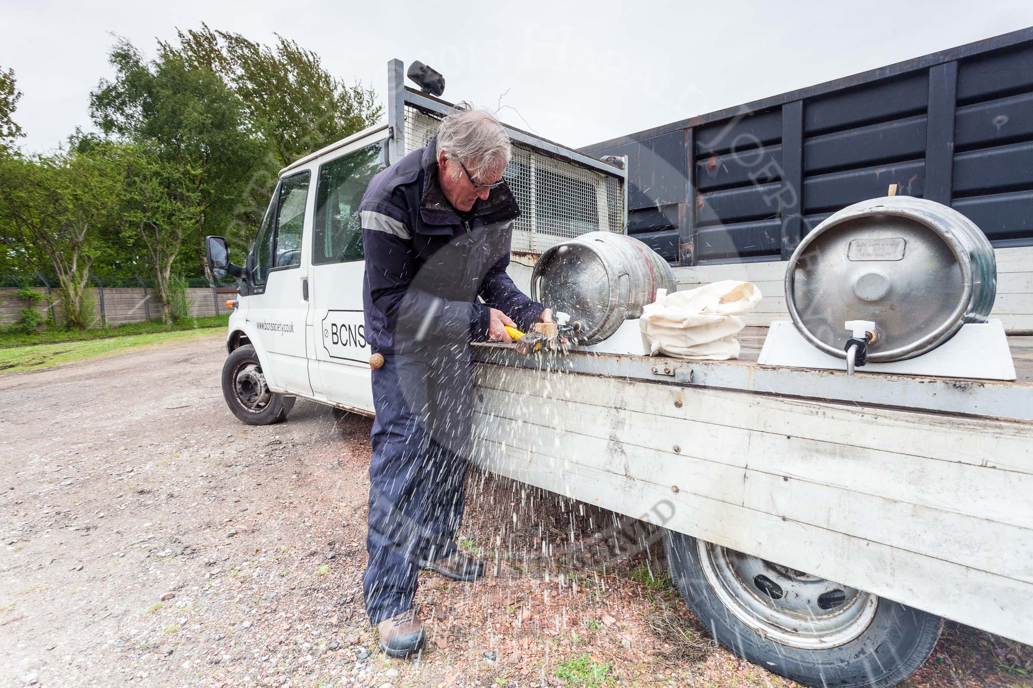 BCN 24h Marathon Challenge 2015: BCNS chairman Charley Johnston gettin the beer ready at Bradley Workshops, the finish point of the 2015 BCN Marathon Challenge.
Birmingham Canal Navigations,



on 24 May 2015 at 10:31, image #189