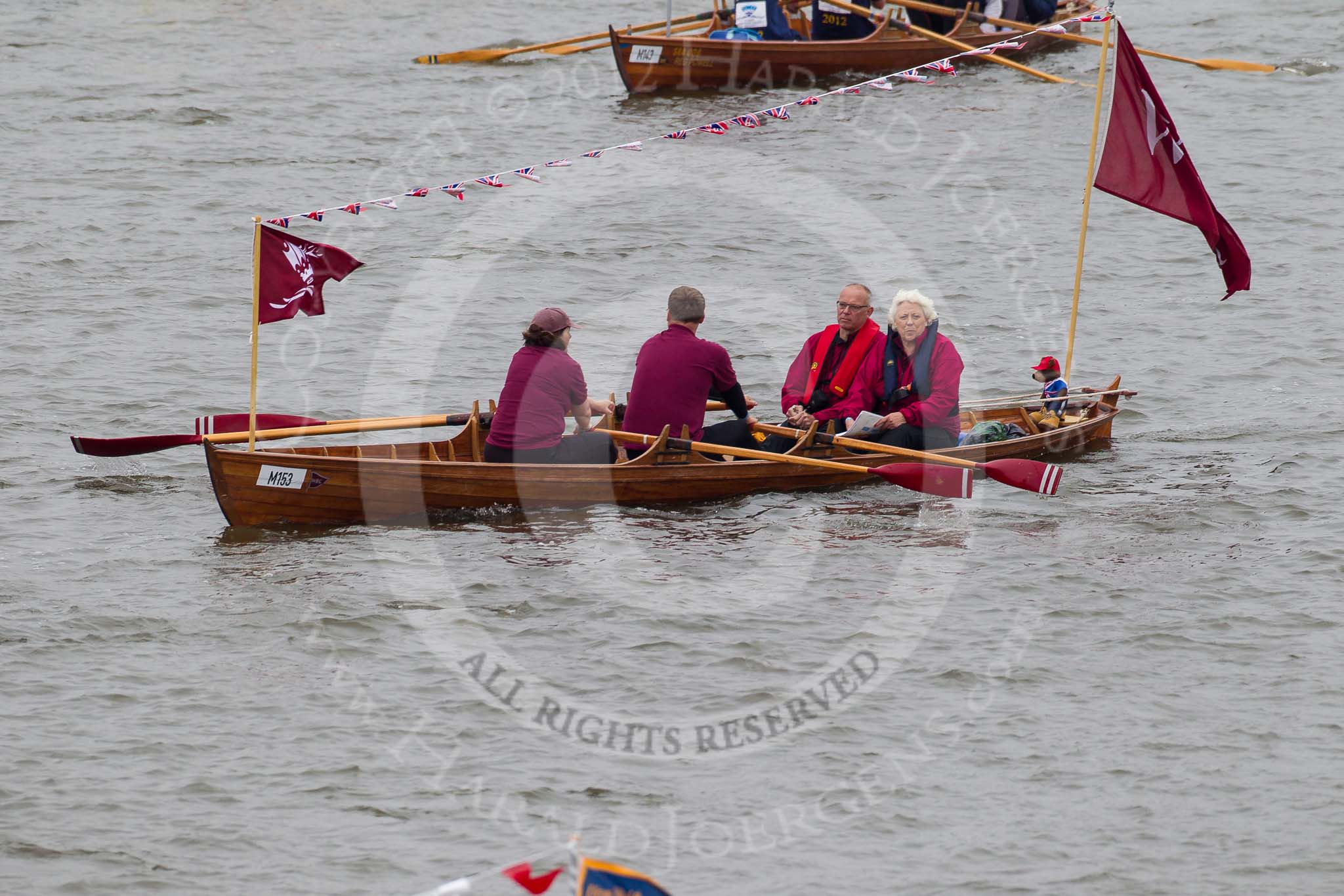 Thames Diamond Jubilee Pageant: SKIFFS & OTHER TRADITIONAL BOATS-Skiff 1 (M153)..
River Thames seen from Battersea Bridge,
London,

United Kingdom,
on 03 June 2012 at 14:45, image #113