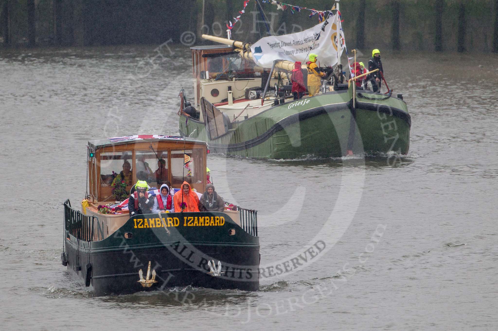 Thames Diamond Jubilee Pageant: BARGES-Izambard (R110)..
River Thames seen from Battersea Bridge,
London,

United Kingdom,
on 03 June 2012 at 16:00, image #486