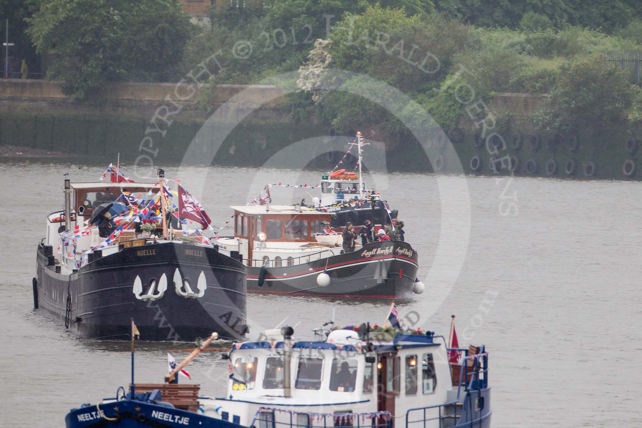 Thames Diamond Jubilee Pageant: BARGES-Noelle (R119) Angell Hardy II (R121)..
River Thames seen from Battersea Bridge,
London,

United Kingdom,
on 03 June 2012 at 16:01, image #492