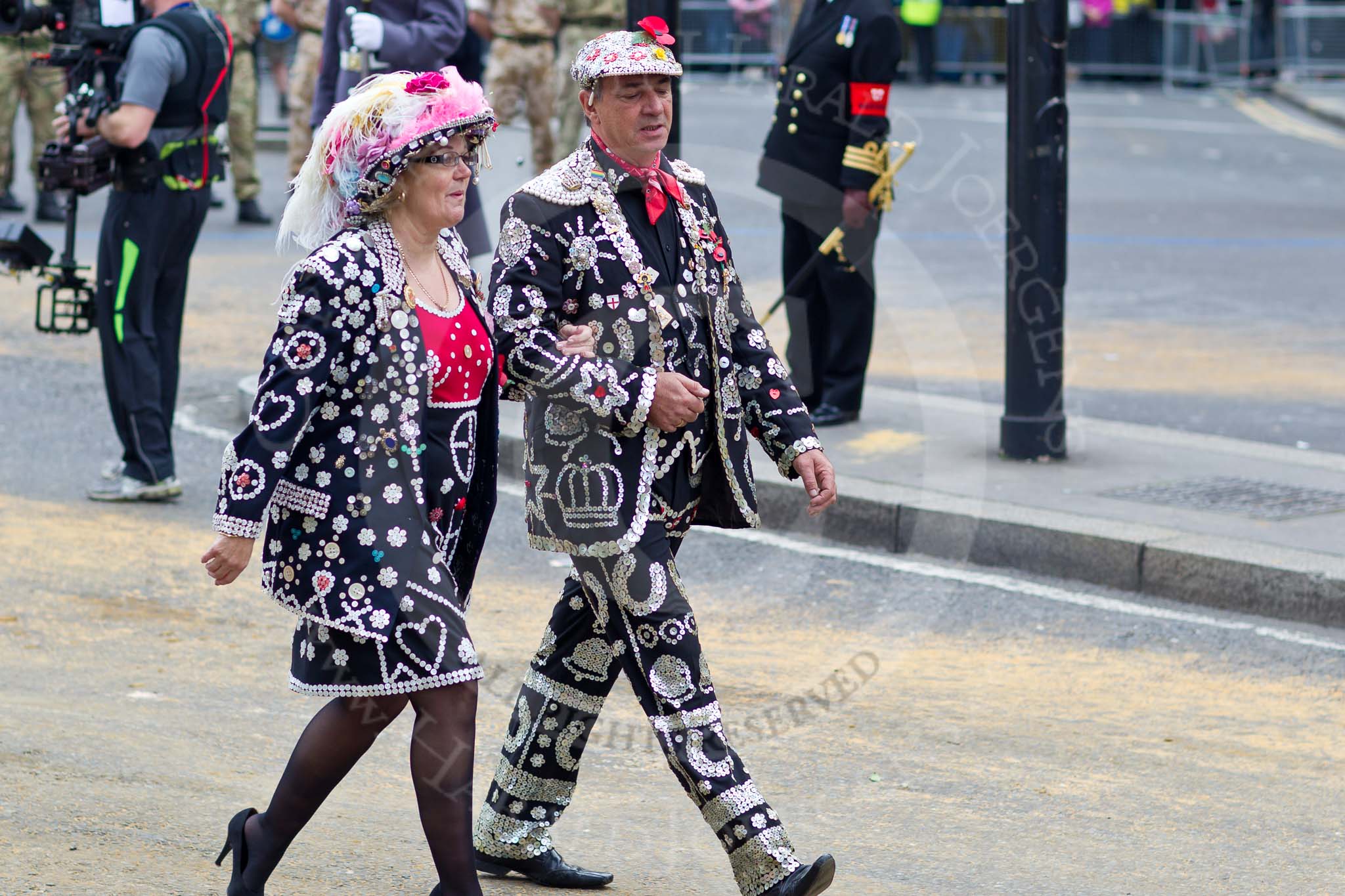 The Lord Mayor's Show 2011: Canary Wharf (http://www.canarywharf.com/):
The Pearly King and Queen of Tower Hamlets..
Opposite Mansion House, City of London,
London,
-,
United Kingdom,
on 12 November 2011 at 11:37, image #372
