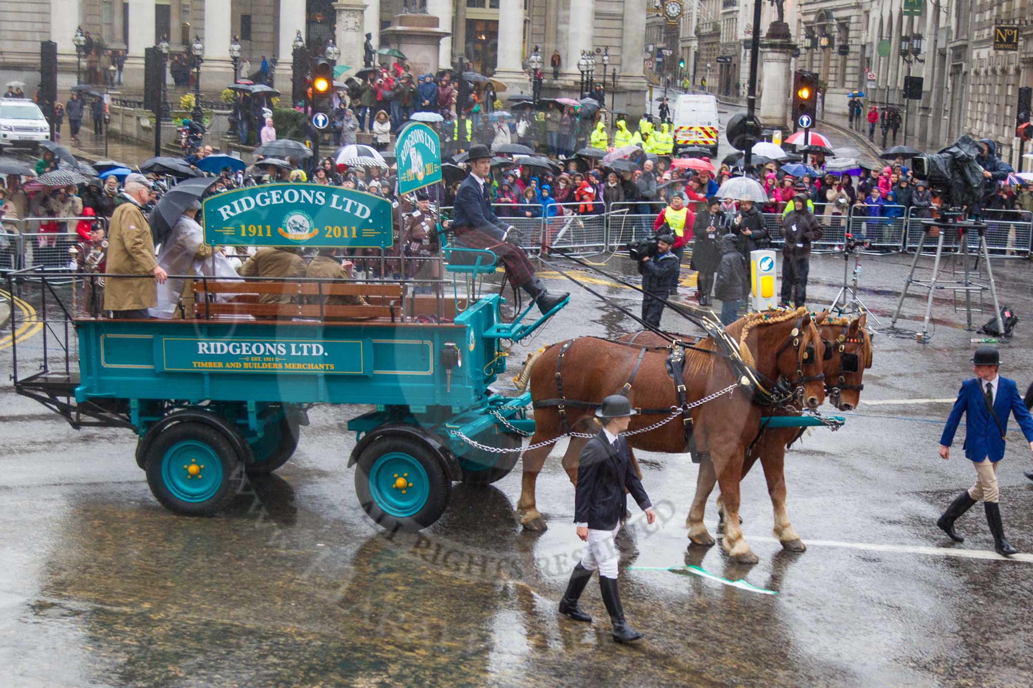 Lord Mayor's Show 2013: 13-Worshipful Company of Builders Merchants- celebrated their 50th anniversary in 2011 and recived Royal Charter in 2012..
Press stand opposite Mansion House, City of London,
London,
Greater London,
United Kingdom,
on 09 November 2013 at 11:06, image #260