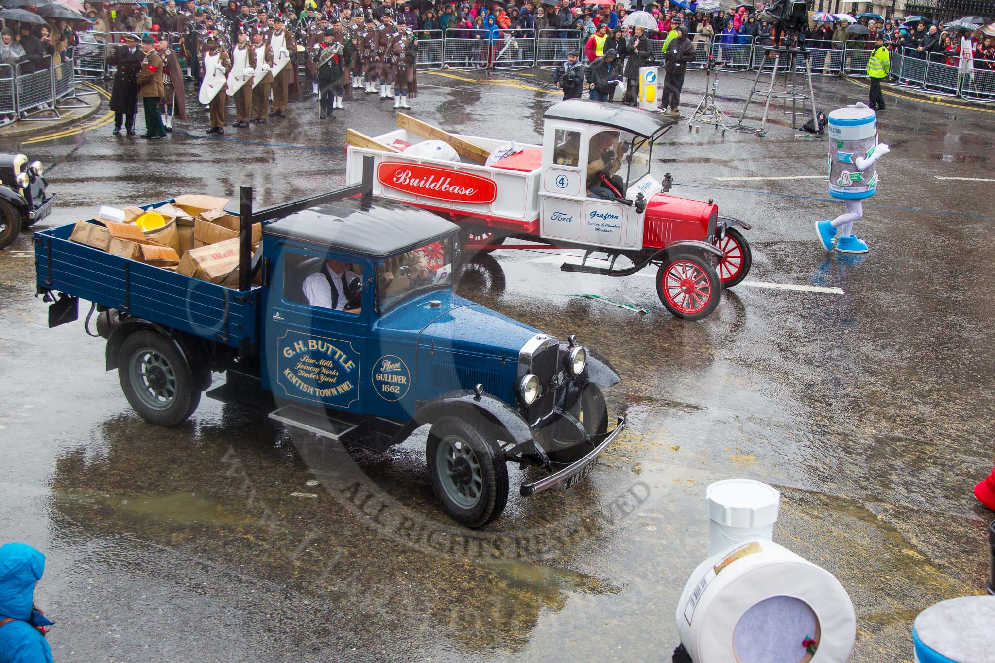 Lord Mayor's Show 2013: 13-Worshipful Company of Builders Merchants- celebrated their 50th anniversary in 2011 and recived Royal Charter in 2012..
Press stand opposite Mansion House, City of London,
London,
Greater London,
United Kingdom,
on 09 November 2013 at 11:06, image #270