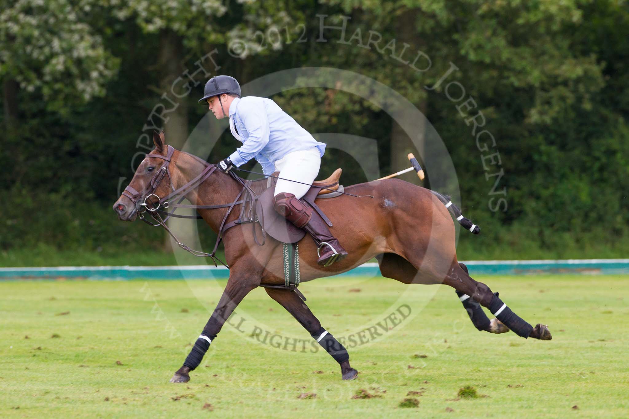 7th Heritage Polo Cup semi-finals: La Mariposa Argentina Alex Vent alone on the run..
Hurtwood Park Polo Club,
Ewhurst Green,
Surrey,
United Kingdom,
on 04 August 2012 at 15:55, image #296