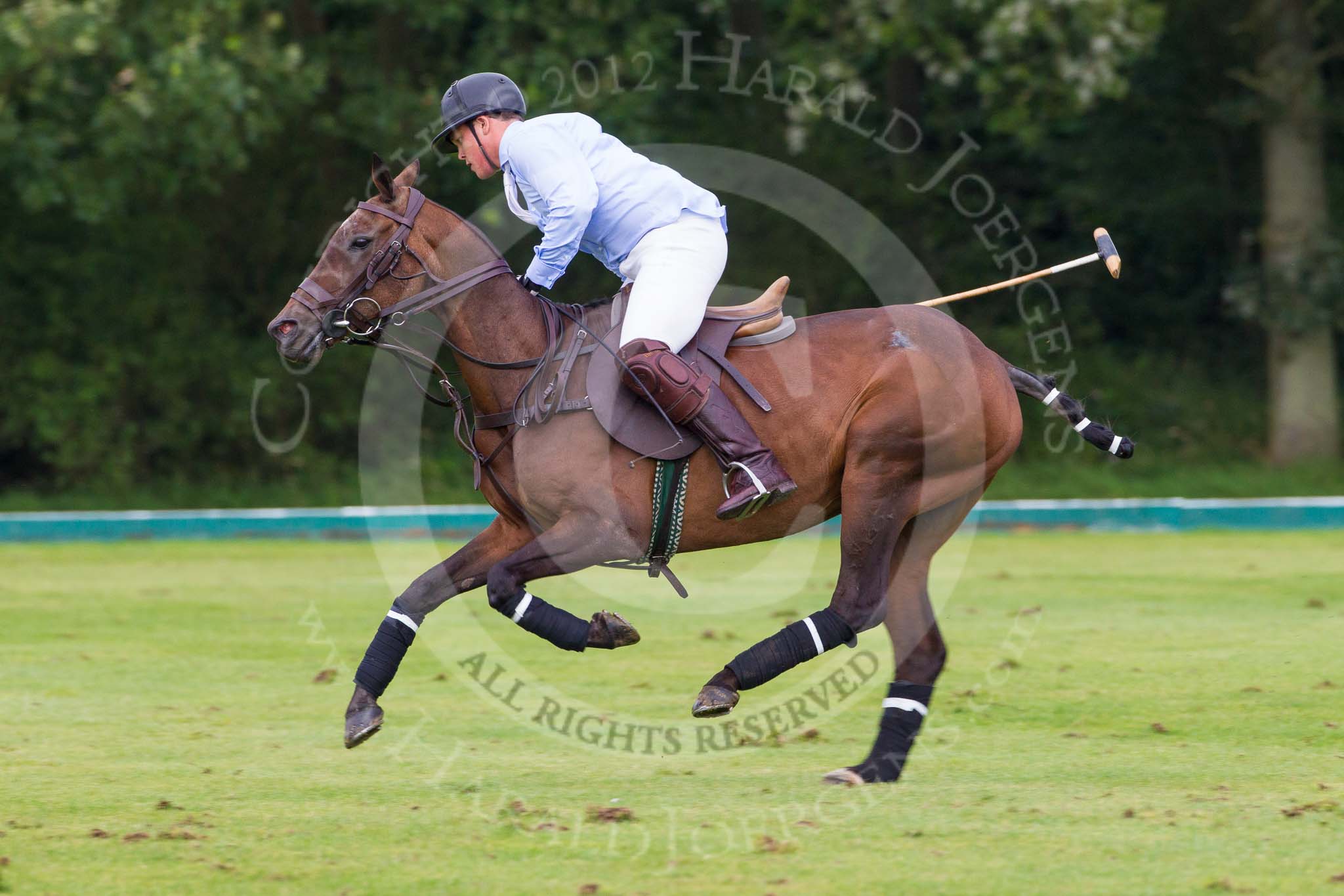 7th Heritage Polo Cup semi-finals: La Mariposa Argentina Alex Vent alone on the run..
Hurtwood Park Polo Club,
Ewhurst Green,
Surrey,
United Kingdom,
on 04 August 2012 at 15:55, image #297