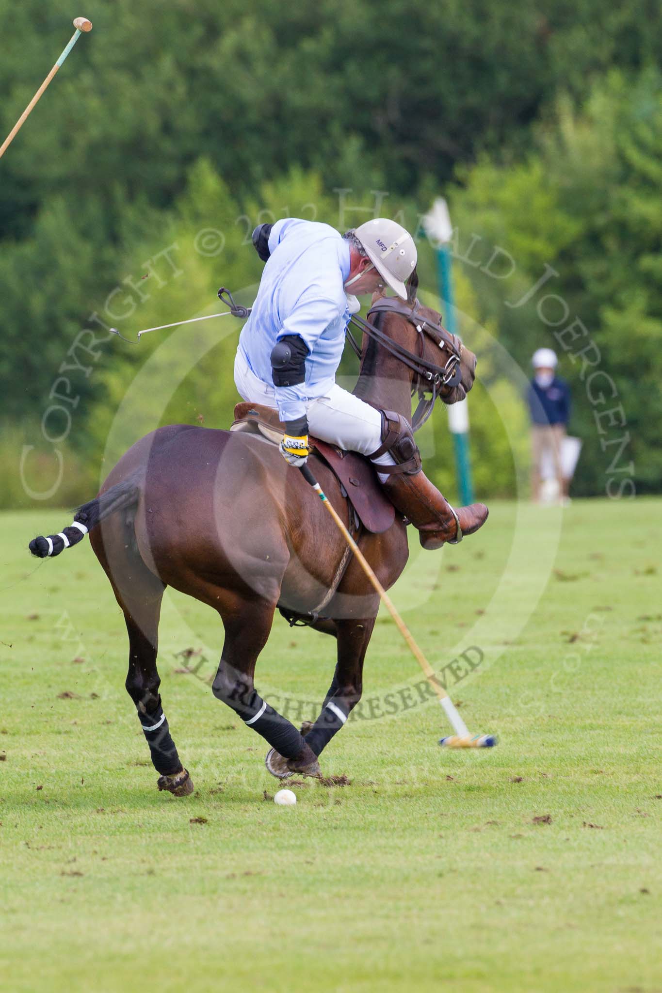 7th Heritage Polo Cup semi-finals: Mariano Darritchon stopping on the ball..
Hurtwood Park Polo Club,
Ewhurst Green,
Surrey,
United Kingdom,
on 04 August 2012 at 15:55, image #300