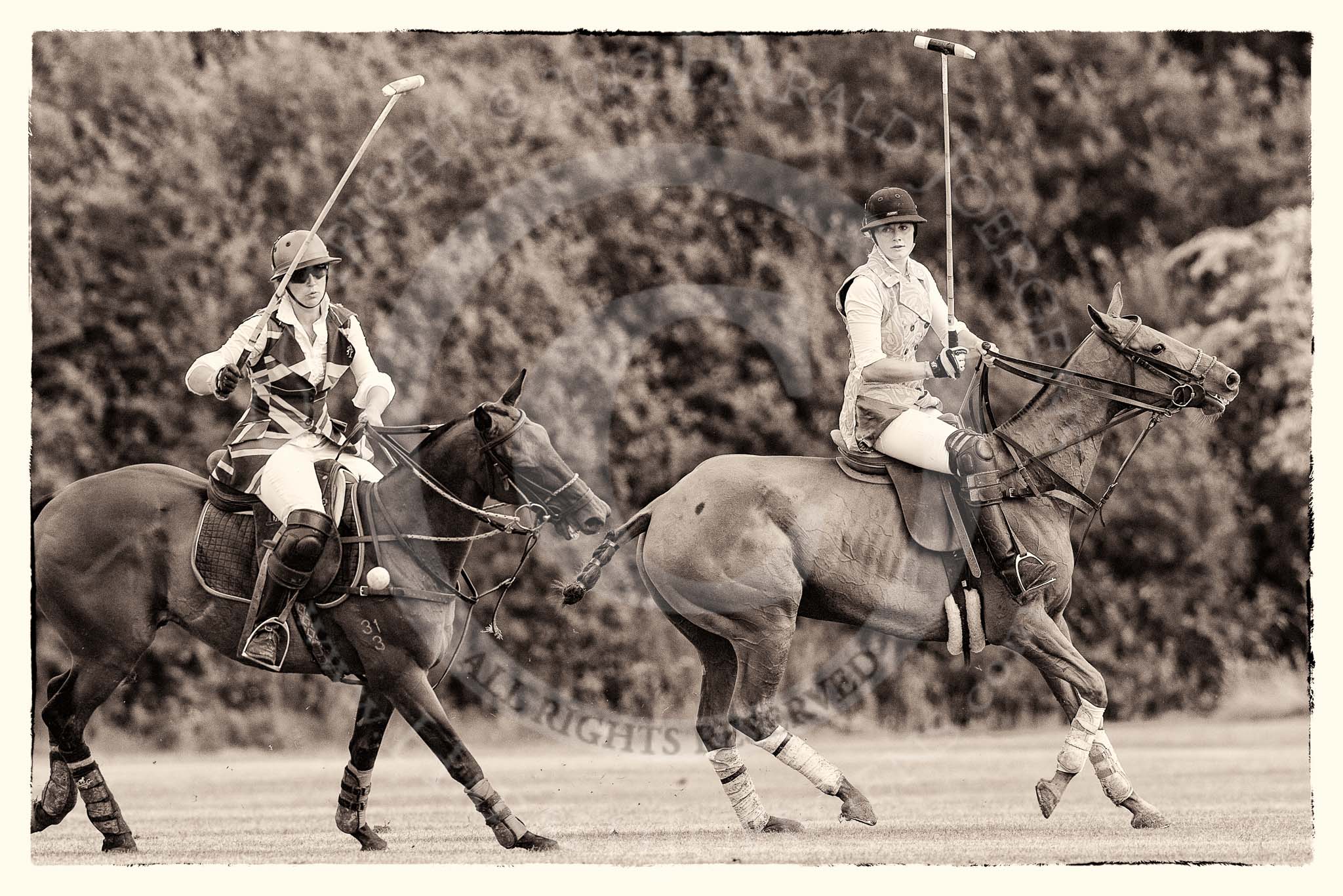 7th Heritage Polo Cup finals: Sarah Wisman turning on the ball - Sheena Robertson..
Hurtwood Park Polo Club,
Ewhurst Green,
Surrey,
United Kingdom,
on 05 August 2012 at 15:16, image #145