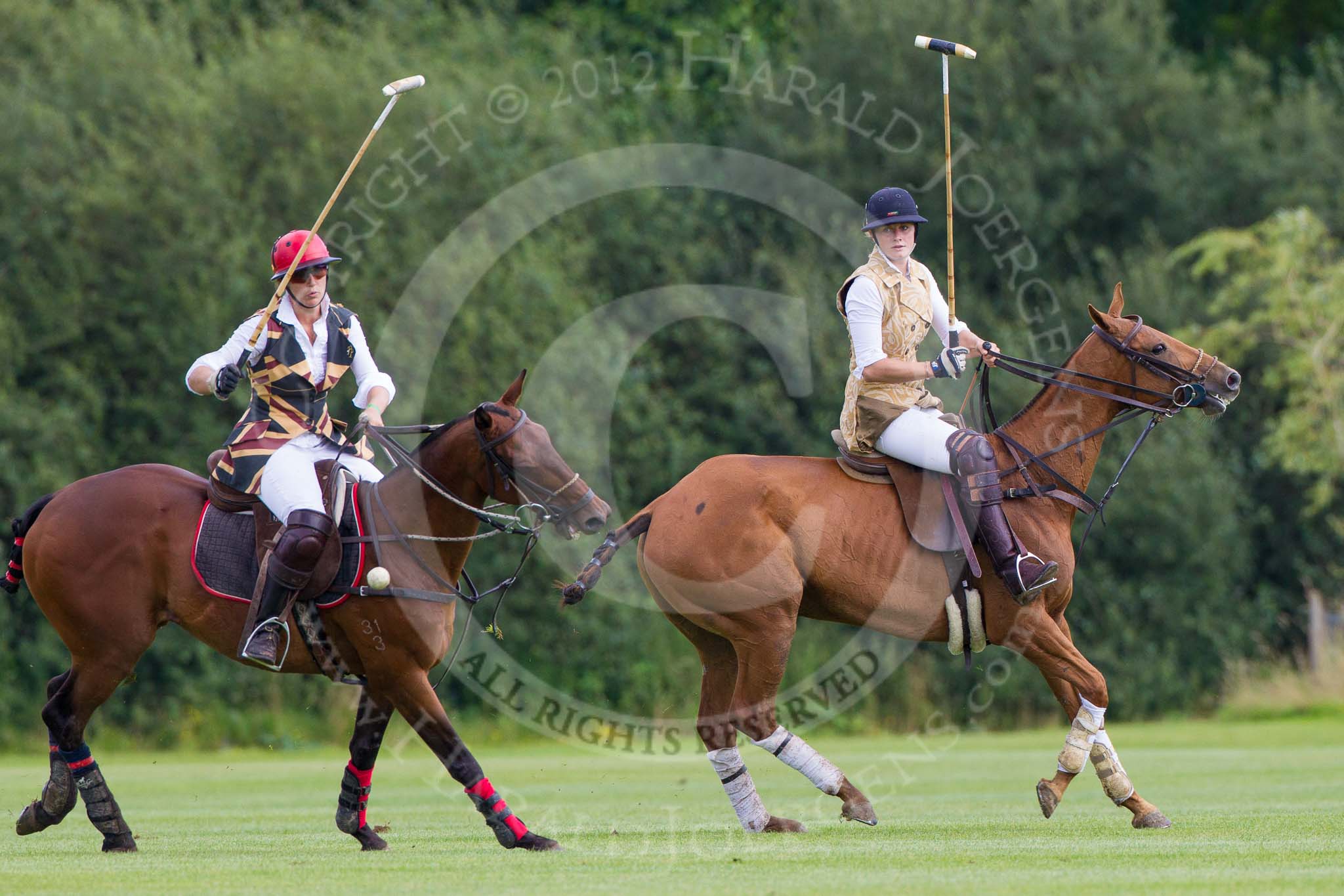 7th Heritage Polo Cup finals: Sarah Wisman turning on the ball - Sheena Robertson..
Hurtwood Park Polo Club,
Ewhurst Green,
Surrey,
United Kingdom,
on 05 August 2012 at 15:16, image #145