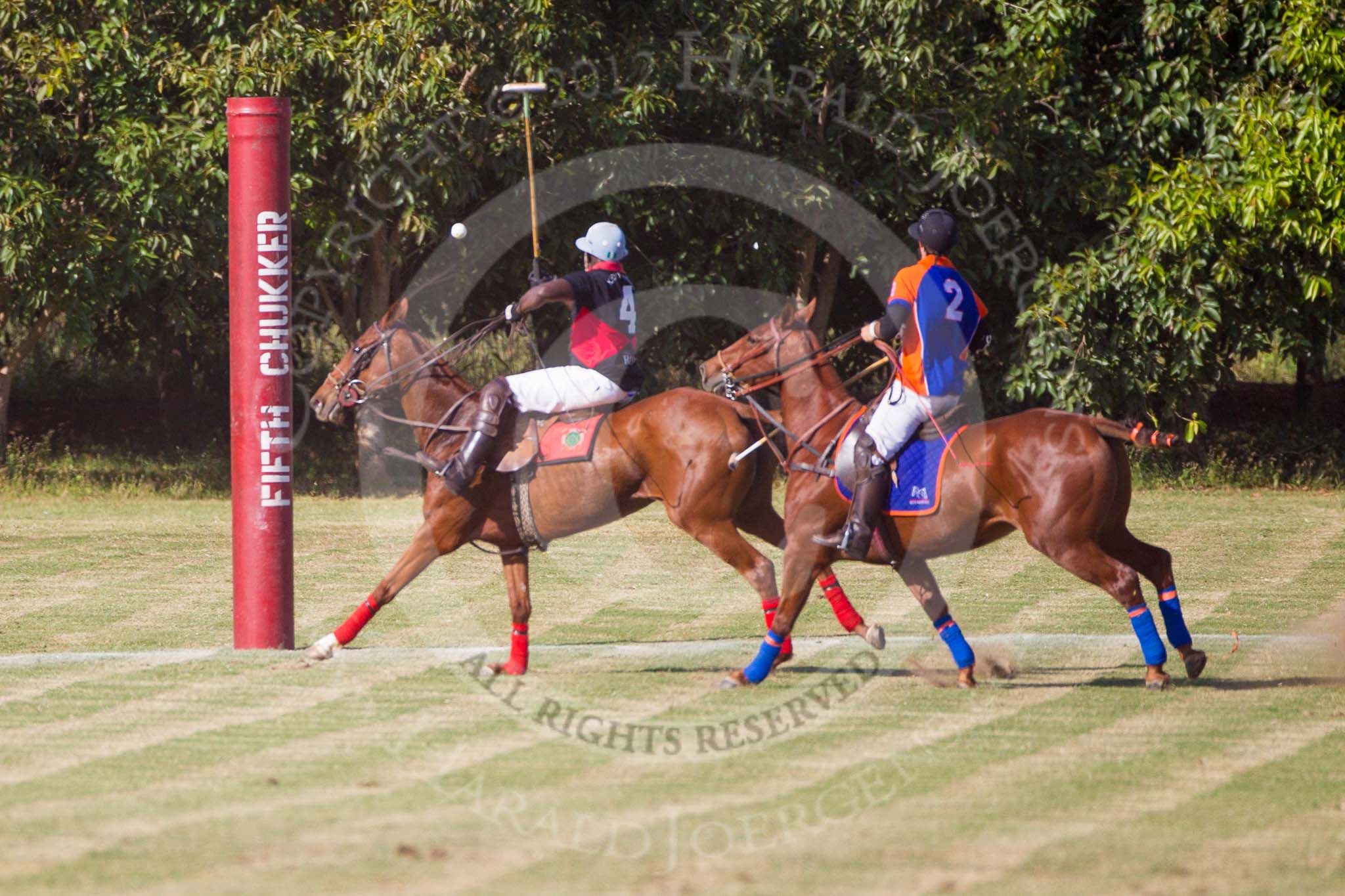 African Patrons Cup 2012 (Friday): Match Access Bank Fifth Chukker v Keffi Ponies: Ibrahim 'Rambo' Mohammed chased by  Pedro Fernandez Llorente..
Fifth Chukker Polo & Country Club,
Kaduna,
Kaduna State,
Nigeria,
on 02 November 2012 at 15:42, image #41