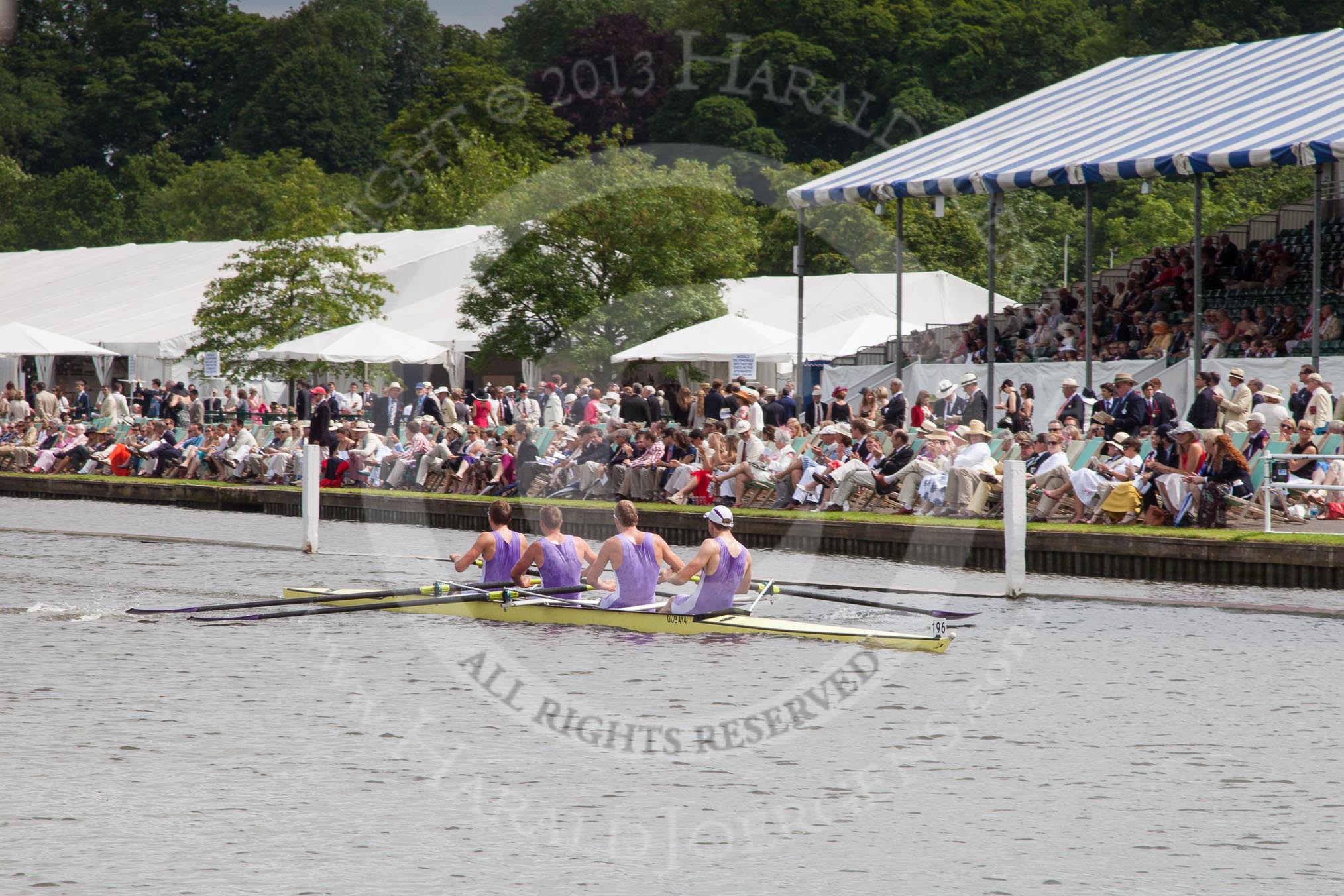 Henley Royal Regatta 2012 (Thursday): Race 23, Visitors' Challenge Cup:  Oxford University and Isis Boat Club (205, Bucks) v Durham University  (196, Berks).
River Thames beteen Henley-on-Thames and Remenham/Temple Island ,
Henley-on-Thames,
Oxfordshire,
United Kingdom,
on 28 June 2012 at 11:16, image #158