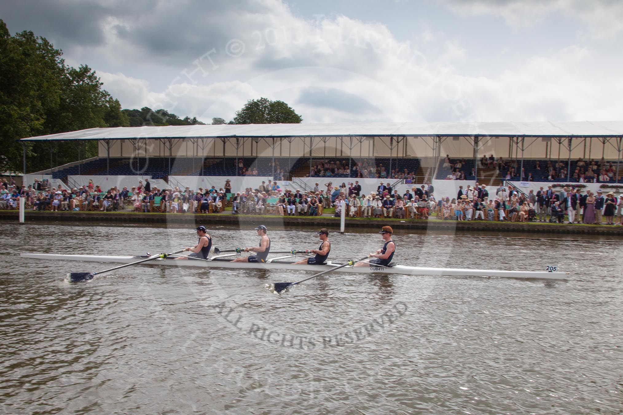 Henley Royal Regatta 2012 (Thursday): Race 23, Visitors' Challenge Cup:  Oxford University and Isis Boat Club (205, Bucks) v Durham University  (196, Berks).
River Thames beteen Henley-on-Thames and Remenham/Temple Island ,
Henley-on-Thames,
Oxfordshire,
United Kingdom,
on 28 June 2012 at 11:16, image #163