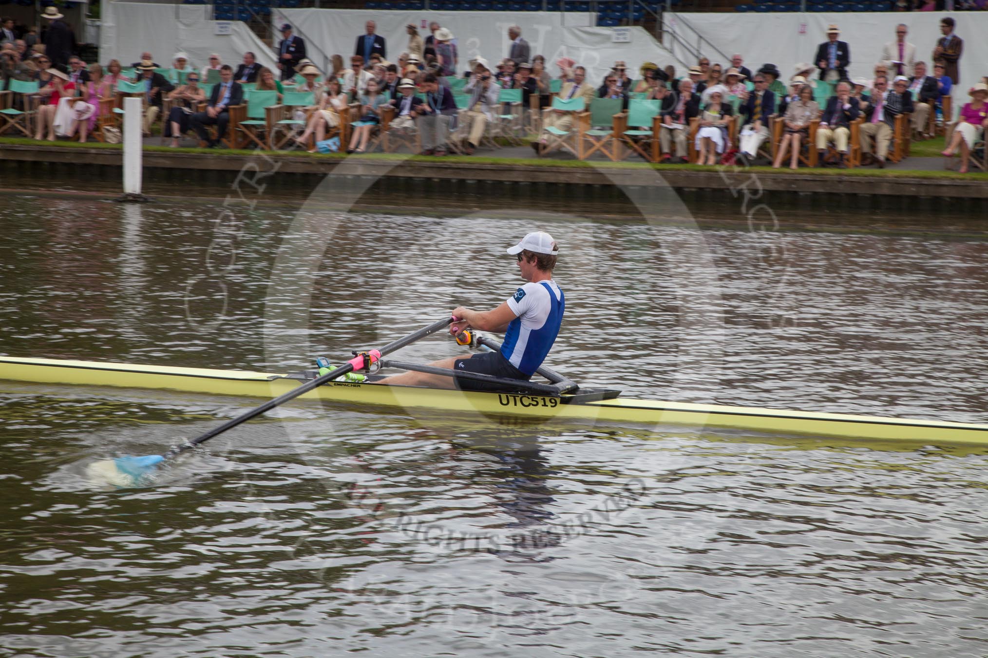 Henley Royal Regatta 2012 (Thursday): Race 35, Diamond Challenge Sculls:  Cambridge Boat Club (456, Bucks) v Koninklijke Roei en Nautische Sport Oostende, Belgium (458, Berks).
River Thames beteen Henley-on-Thames and Remenham/Temple Island ,
Henley-on-Thames,
Oxfordshire,
United Kingdom,
on 28 June 2012 at 12:28, image #250