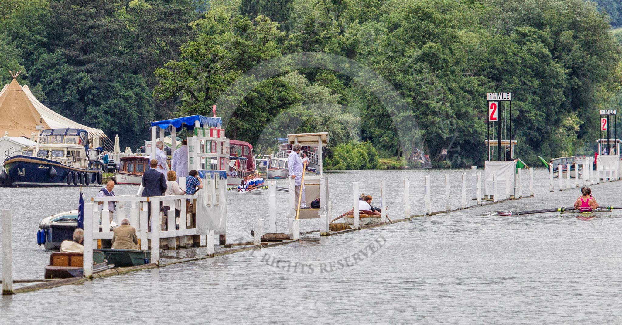 Henley Royal Regatta 2013 (Wednesday): In the middle of the river close to the finish line of the Henley Royal Regatta - the photo box next to the progress board..
River Thames between Henley and Temple Island,
Henley-on-Thames,
Berkshire,
United Kingdom,
on 03 July 2013 at 09:36, image #14