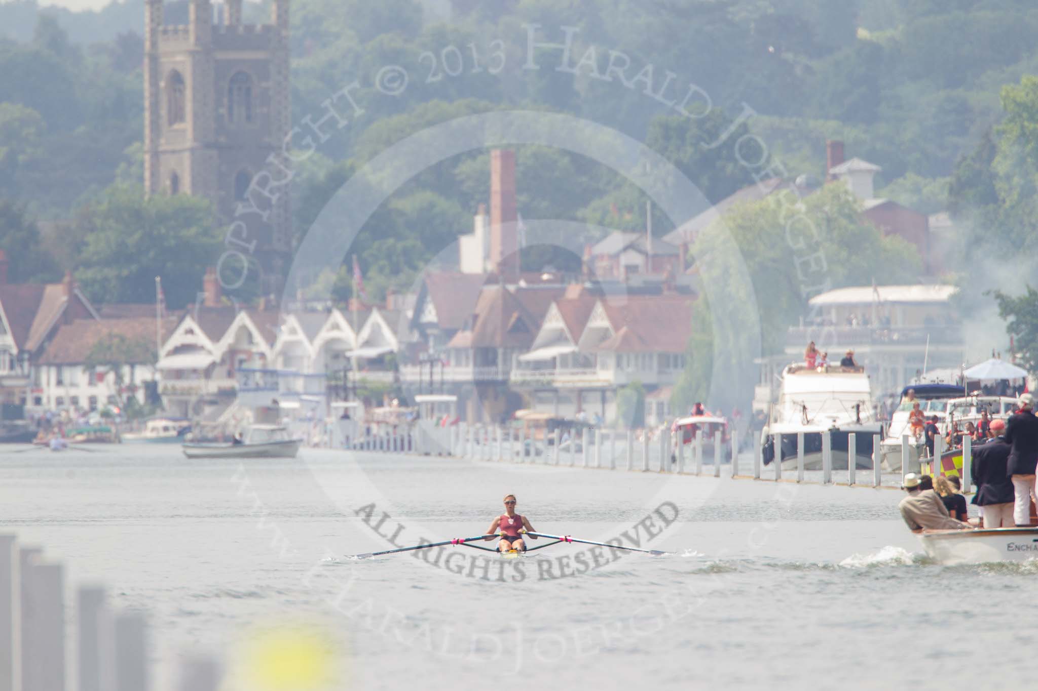 Henley Royal Regatta 2013, Saturday: Race No. 11 for the Princess Royal Challenge Cup, Victoria Thornley (Leander Club) v Emma Twigg (Waiariki Rowing Club, New Zealand), here Emma Twigg. Image #236, 06 July 2013 11:42 River Thames, Henley on Thames, UK