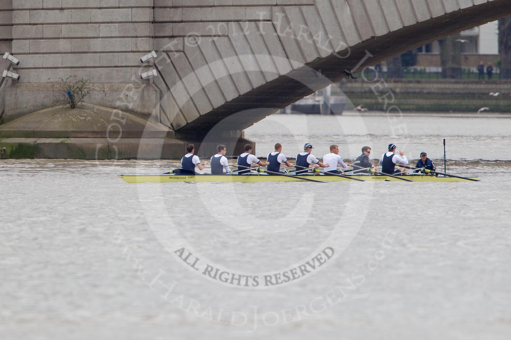 The Boat Race 2012: The Oxford Blue Boat minutes before the start of the 2012 Boat Race, moving below Putney Bridge to the stake boat where they will start the race..




on 07 April 2012 at 14:08, image #207