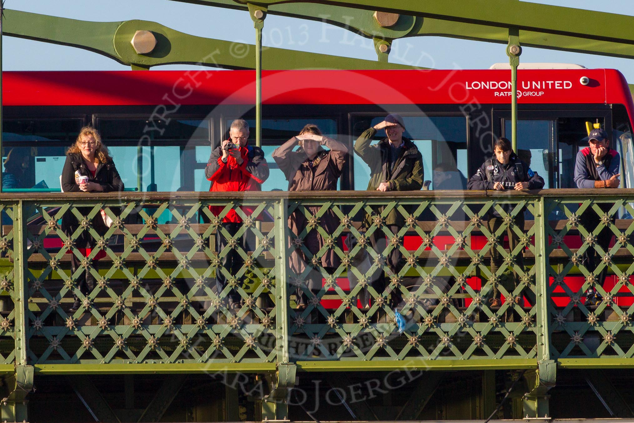 The Boat Race season 2014 - Women's Trial VIIIs (OUWBC, Oxford): Onlookers watching the race from Hammersmith Bridge..
River Thames between Putney Bridge and Mortlake,
London SW15,

United Kingdom,
on 19 December 2013 at 12:50, image #125