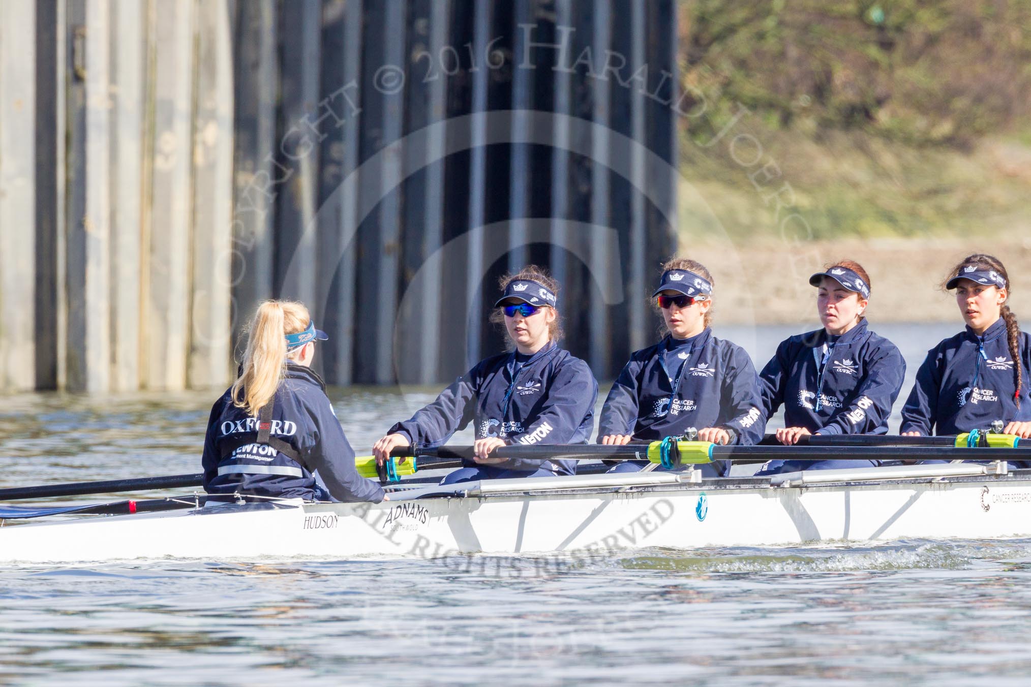 The Boat Race season 2016 -  The Cancer Research Women's Boat Race.
River Thames between Putney Bridge and Mortlake,
London SW15,

United Kingdom,
on 27 March 2016 at 13:45, image #124