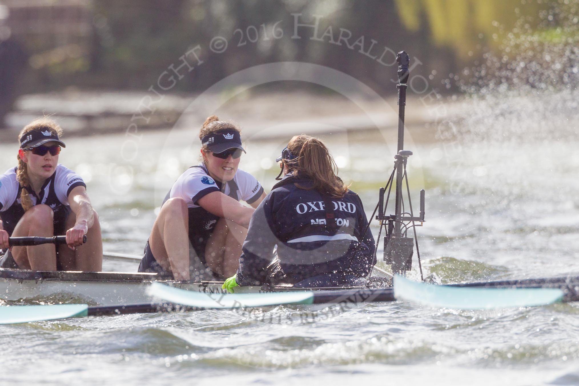 The Boat Race season 2016 -  The Cancer Research Women's Boat Race.
River Thames between Putney Bridge and Mortlake,
London SW15,

United Kingdom,
on 27 March 2016 at 14:21, image #260