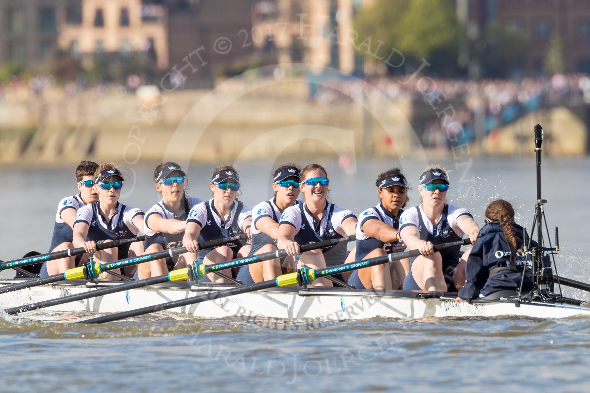 The Boat Race season 2017 -  The Cancer Research Women's Boat Race: OUWBC working hard to catch up with Cambridge, here bow Alice Roberts, 2 Flo Pickles, 3 Rebecca Te Water Naudé, 4 Rebecca Esselstein, 5 Chloe Laverack, 6 Harriet Austin, 7 Jenna Hebert, stroke Emily Cameron, cox Eleanor Shearer.
River Thames between Putney Bridge and Mortlake,
London SW15,

United Kingdom,
on 02 April 2017 at 16:38, image #140