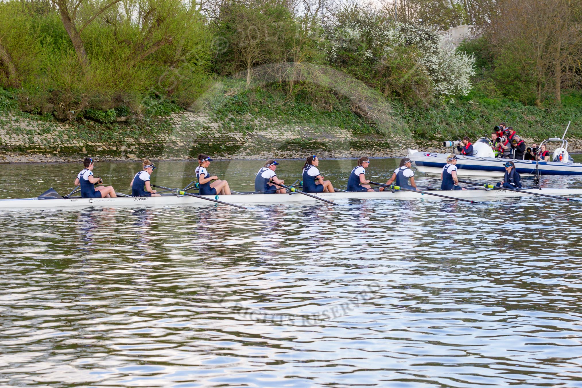 The Boat Race season 2017 -  The Cancer Research Women's Boat Race: OUWBC at the finish line, with one of the press boats behind.
River Thames between Putney Bridge and Mortlake,
London SW15,

United Kingdom,
on 02 April 2017 at 16:57, image #193