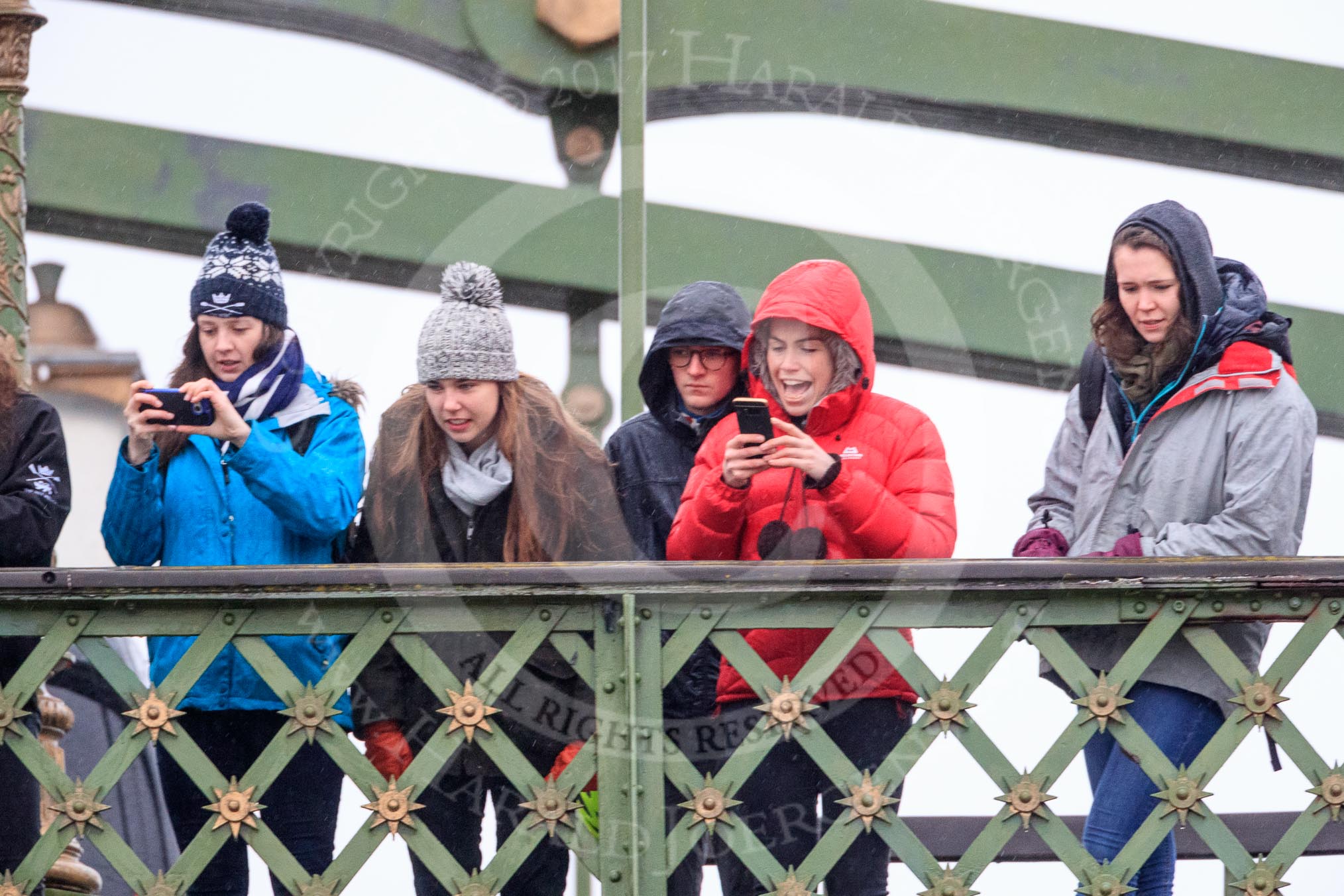 The Boat Race season 2018 - Women's Boat Race Trial Eights (OUWBC, Oxford): friends and families on Hammersmith Bridge.
River Thames between Putney Bridge and Mortlake,
London SW15,

United Kingdom,
on 21 January 2018 at 14:35, image #98