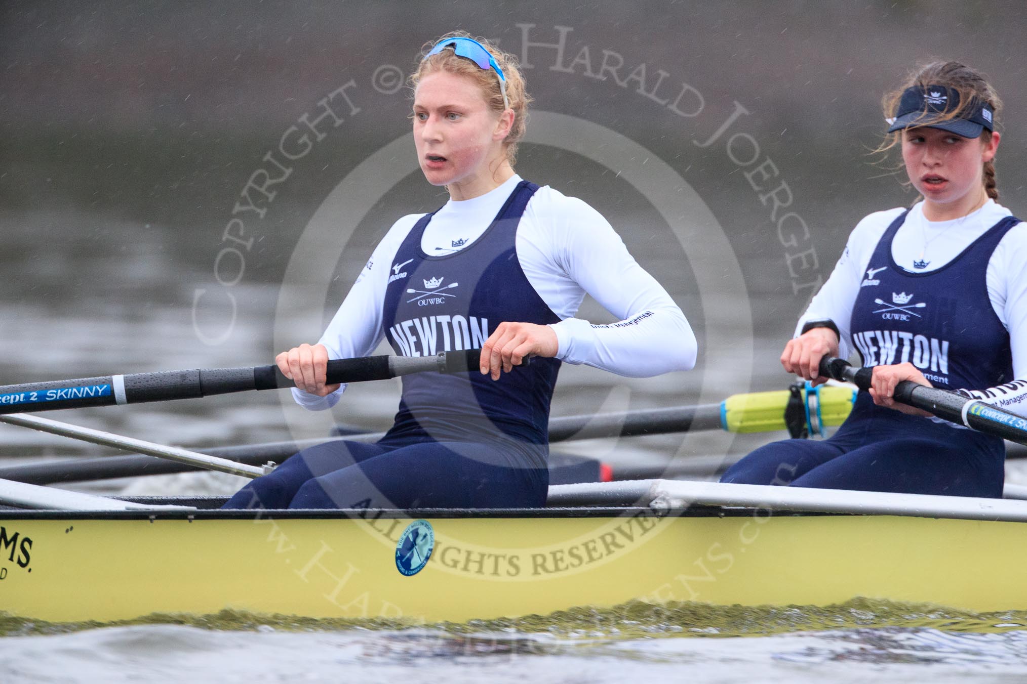 The Boat Race season 2018 - Women's Boat Race Trial Eights (OUWBC, Oxford): "Coursing River" -  stroke Beth Bridgman, 7 Juliette Perry.
River Thames between Putney Bridge and Mortlake,
London SW15,

United Kingdom,
on 21 January 2018 at 14:38, image #130