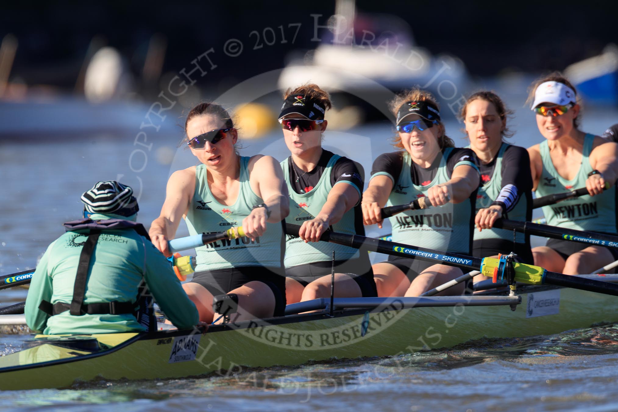 The Women's Boat Race season 2018 - fixture CUWBC vs. ULBC: CUWBC extending their lead near the Putney boat houses - here cox Sophie Shapter, stroke Tricia Smith, 7 Imogen Grant, 6 Anne Beenken, 5 Thea Zabell, 4 Paula Wesselmann.
River Thames between Putney Bridge and Mortlake,
London SW15,

United Kingdom,
on 17 February 2018 at 13:10, image #54